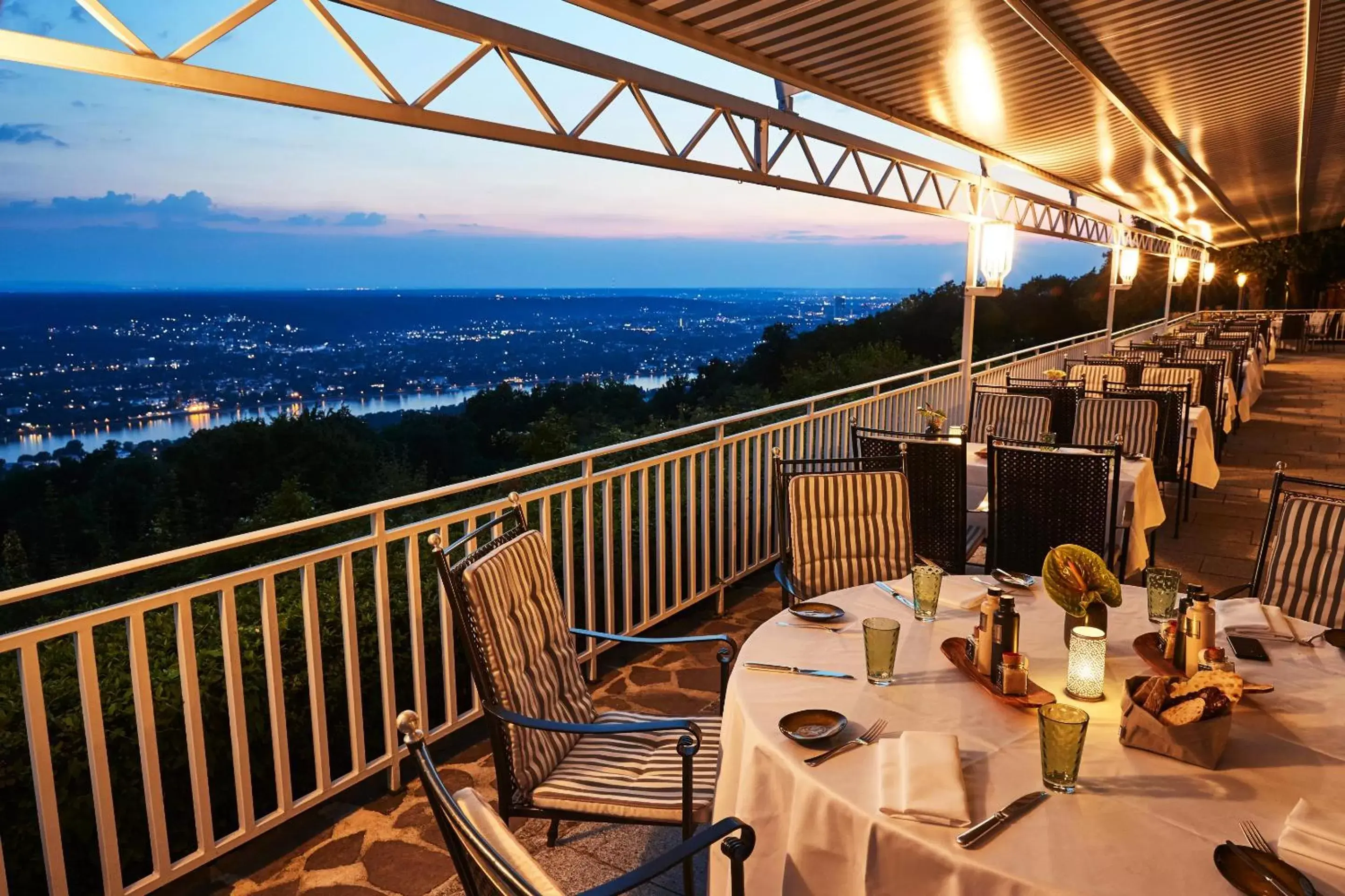 Restaurant/places to eat in Steigenberger Grandhotel & Spa Petersberg