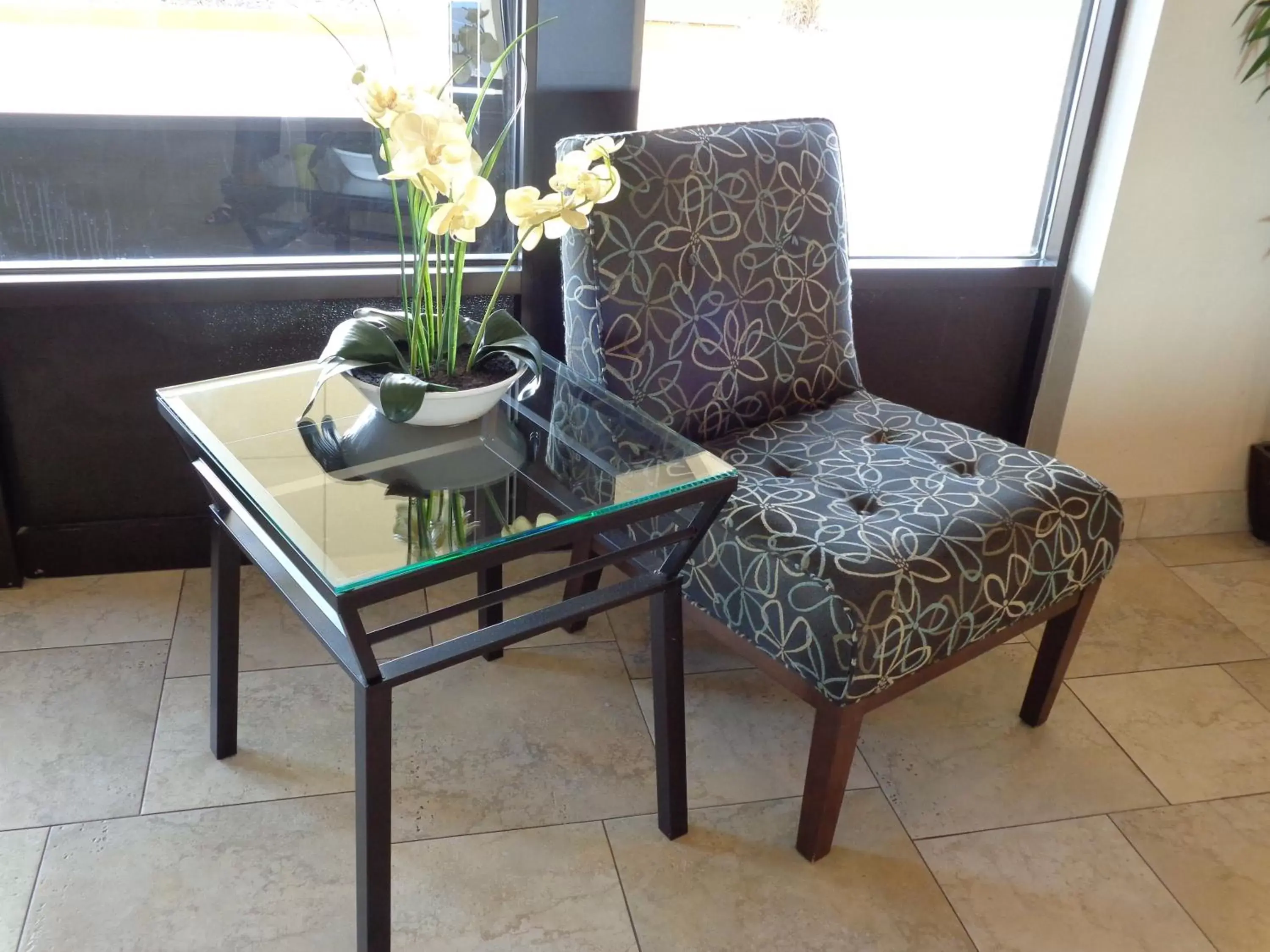 Lobby or reception, Seating Area in AmericInn by Wyndham Johnston Des Moines