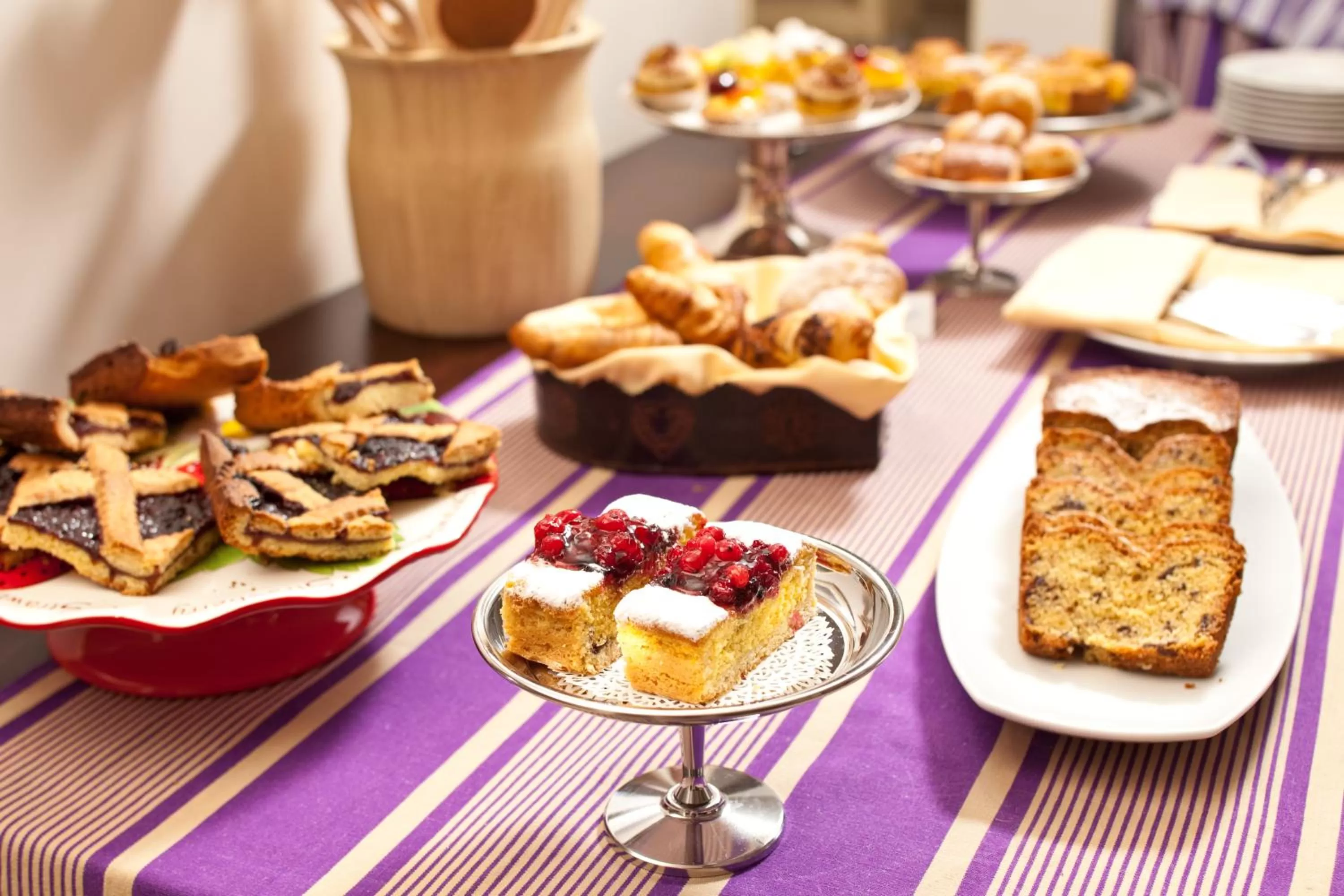 Continental breakfast in Al Tezzon Hotel