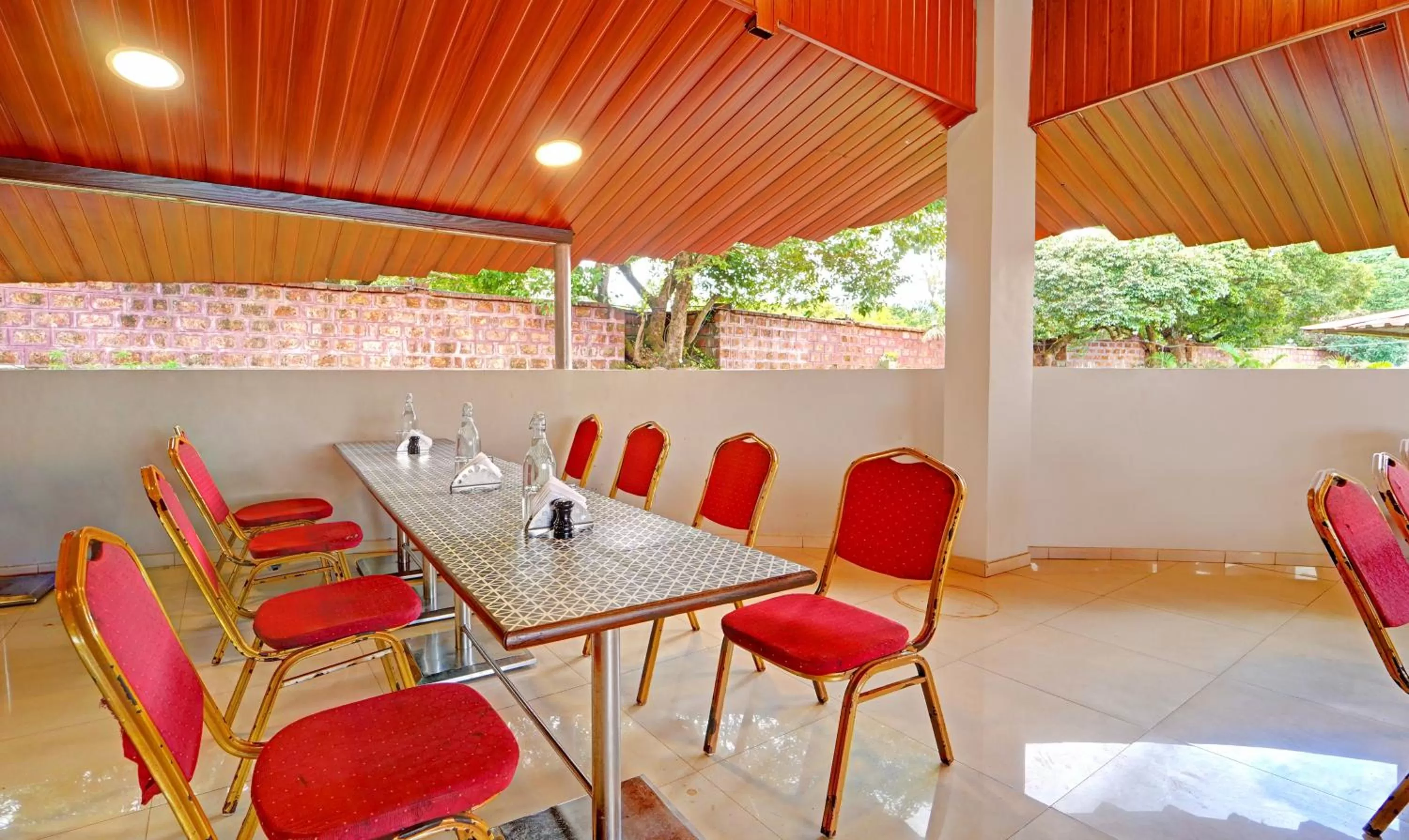 Restaurant/places to eat in Treebo Vhyomaan Resort