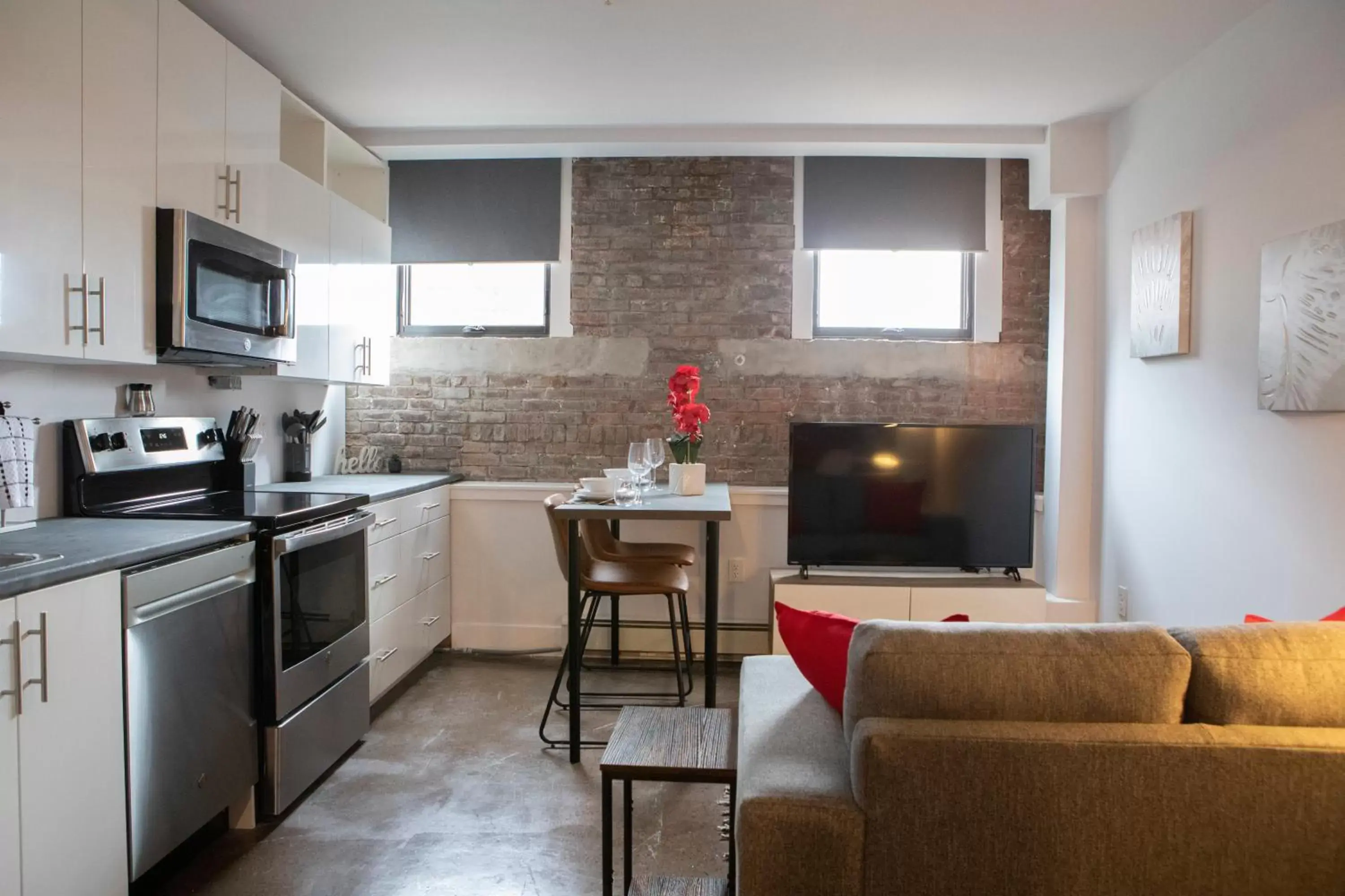 Kitchen/Kitchenette in Cameo Hotel and Suites