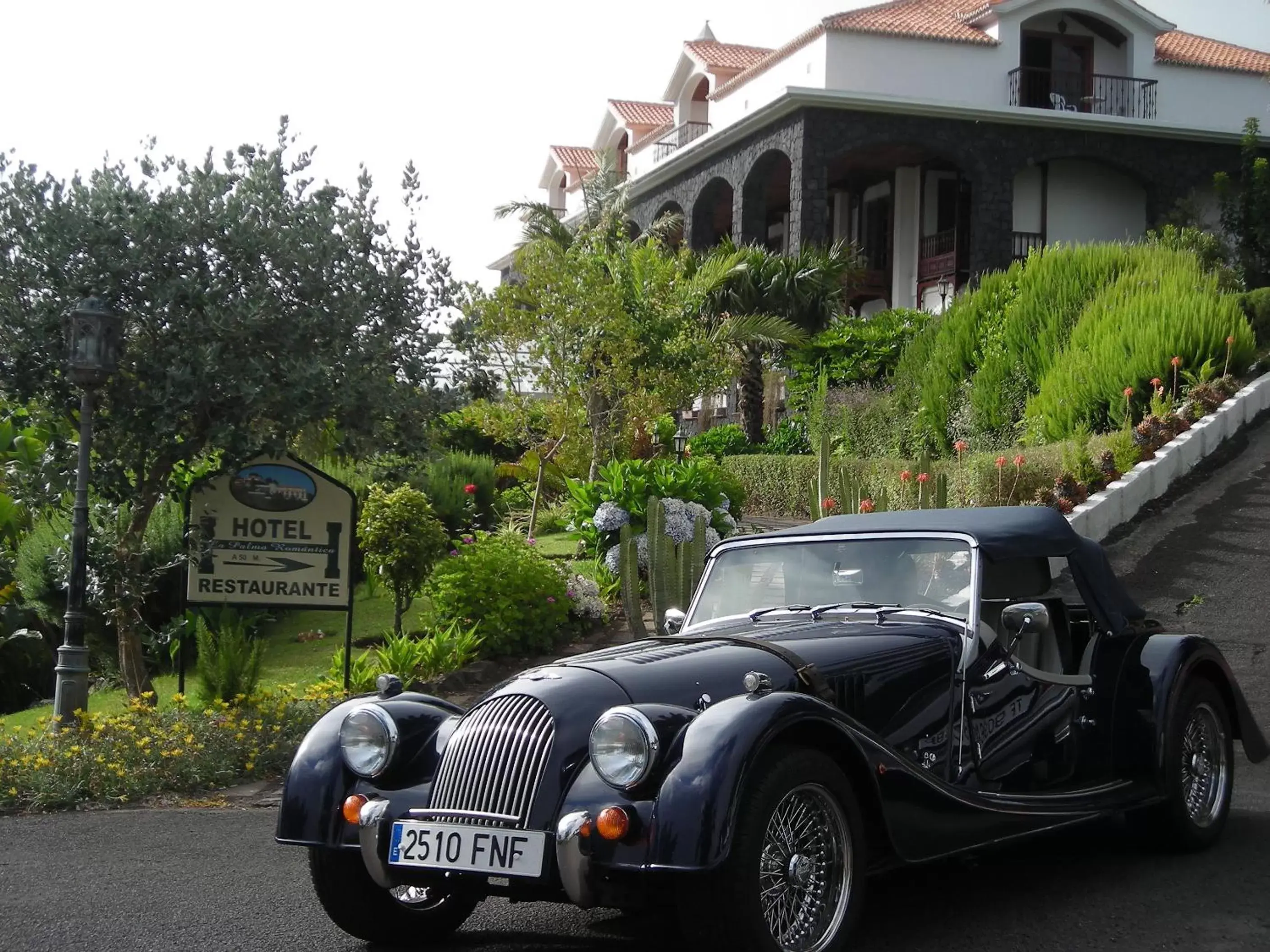 Property building in Hotel La Palma Romántica Property building in Hotel La Palma Romántica