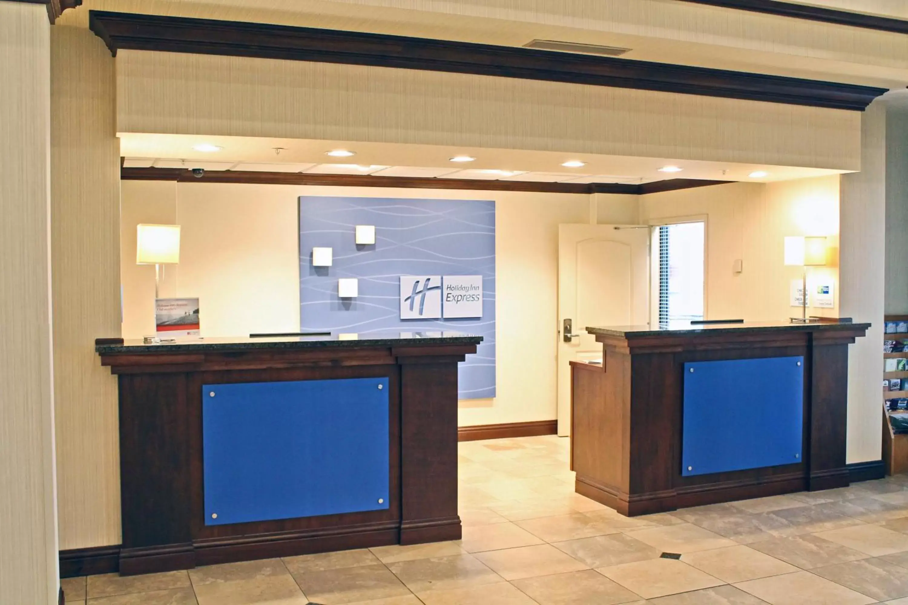 Property building, Lobby/Reception in Holiday Inn Express Hotel & Suites Cape Girardeau I-55, an IHG Hotel