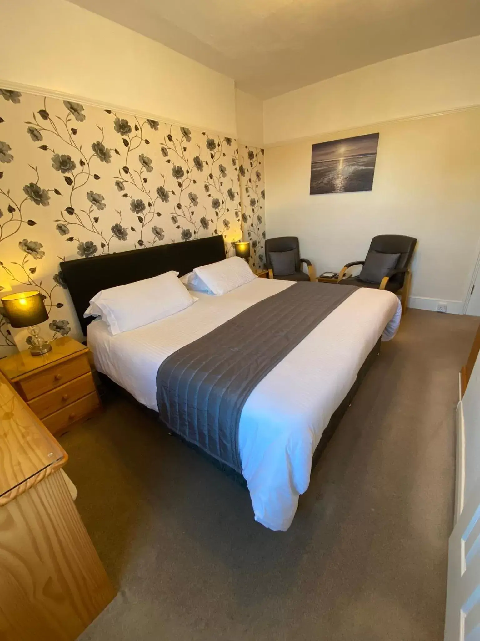 Photo of the whole room, Bed in Paignton Court