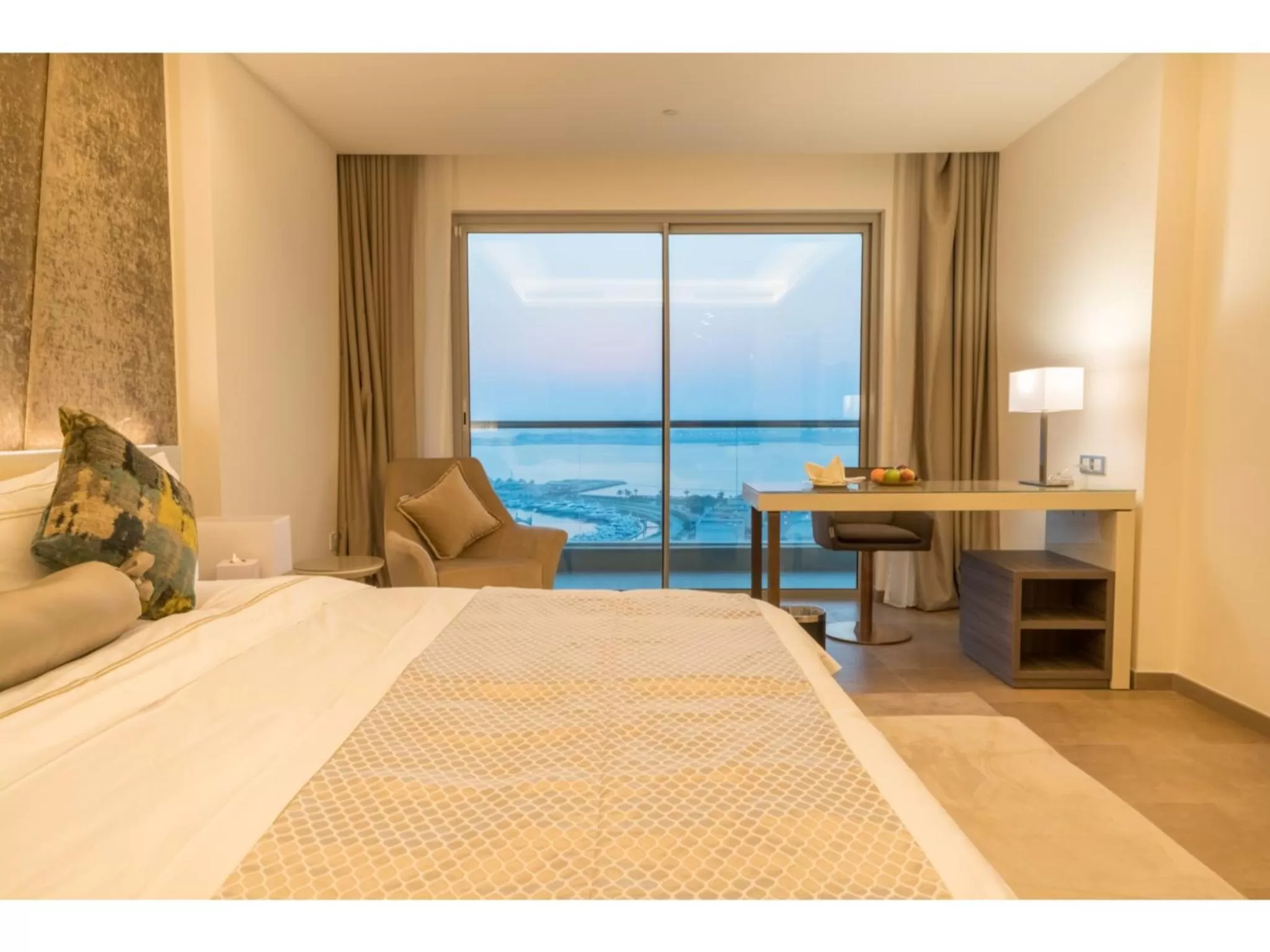 Bed in The Grove Hotel & Conference Centre Bahrain