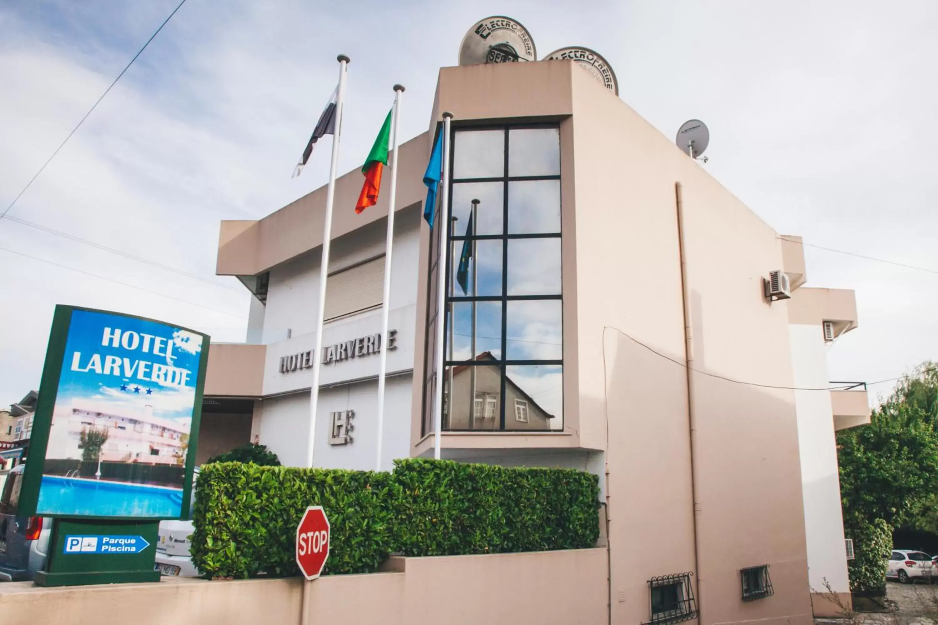 Facade/entrance, Property Building in Hotel Larverde