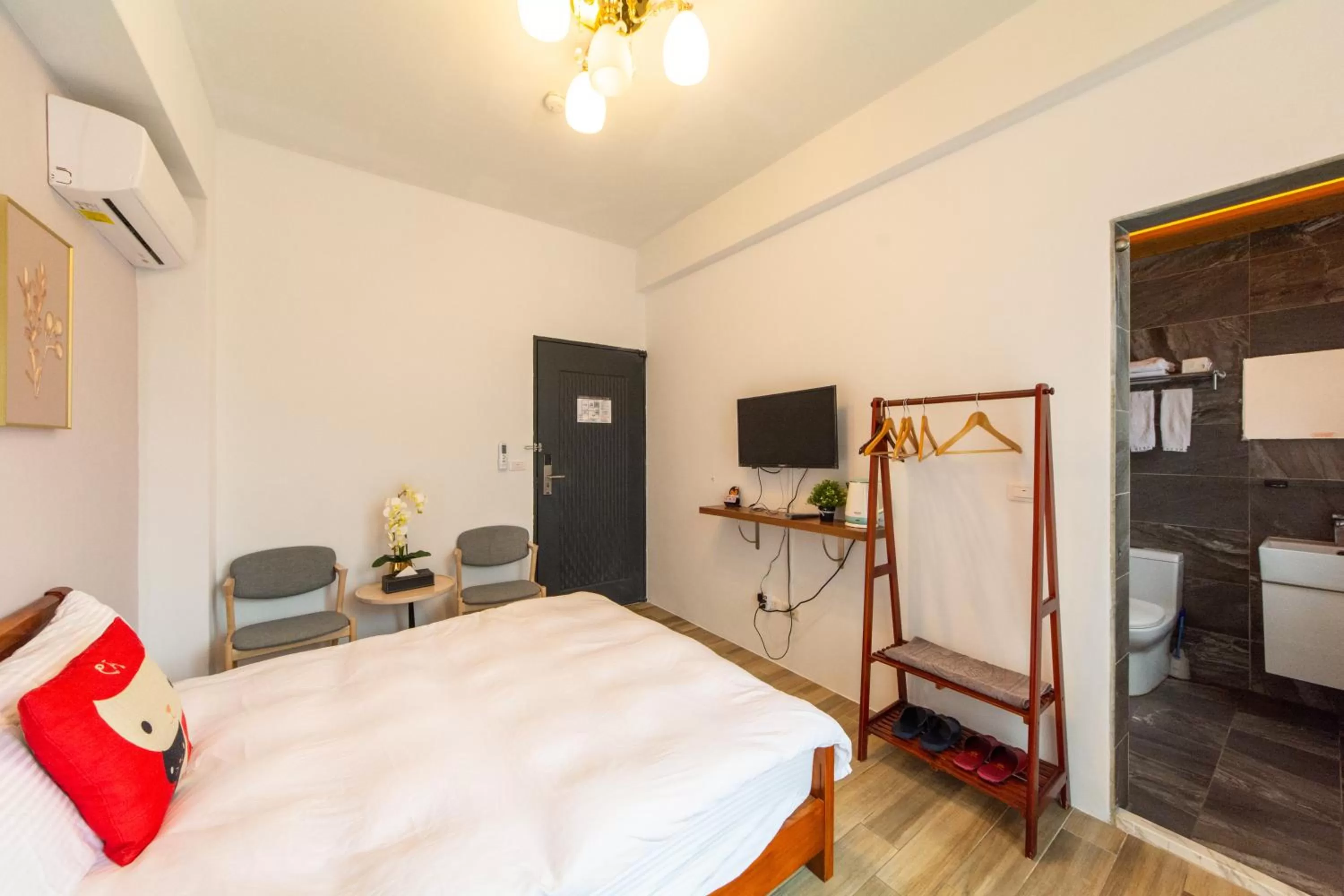 Decorative detail, Bed in Jinguann B&B