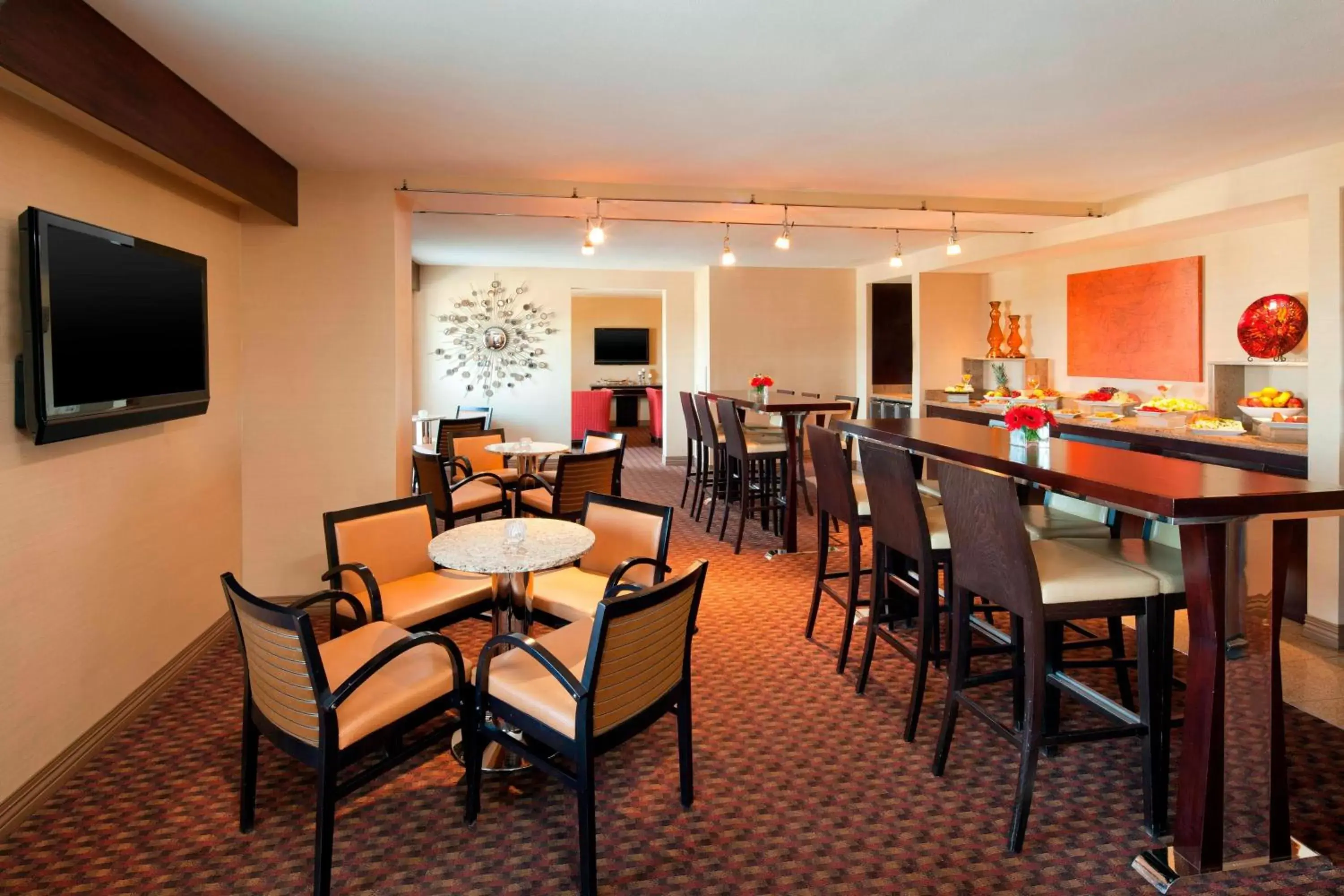 Lounge or bar, Restaurant/Places to Eat in Sheraton Albuquerque Uptown by Marriott