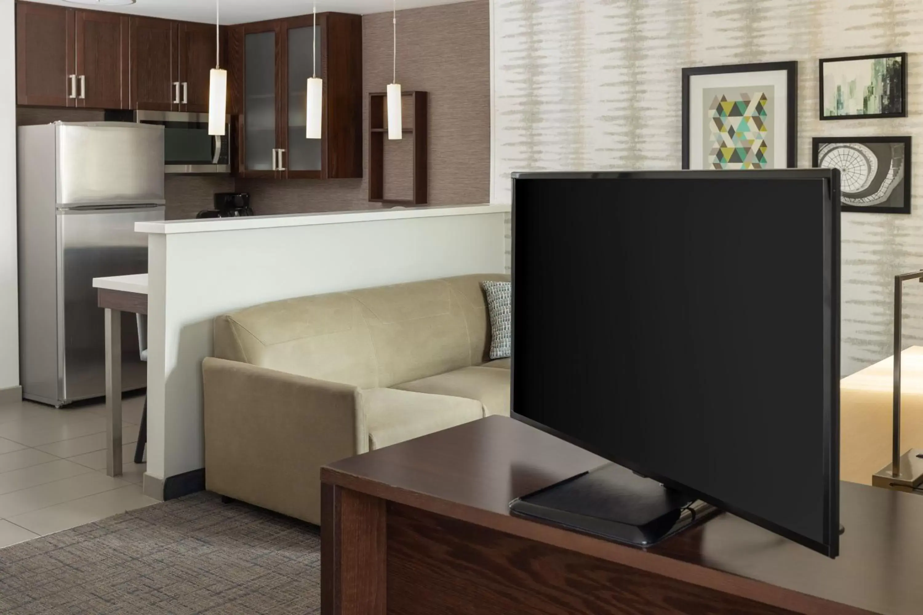 Living room, TV/Entertainment Center in Residence Inn by Marriott Kansas City at The Legends