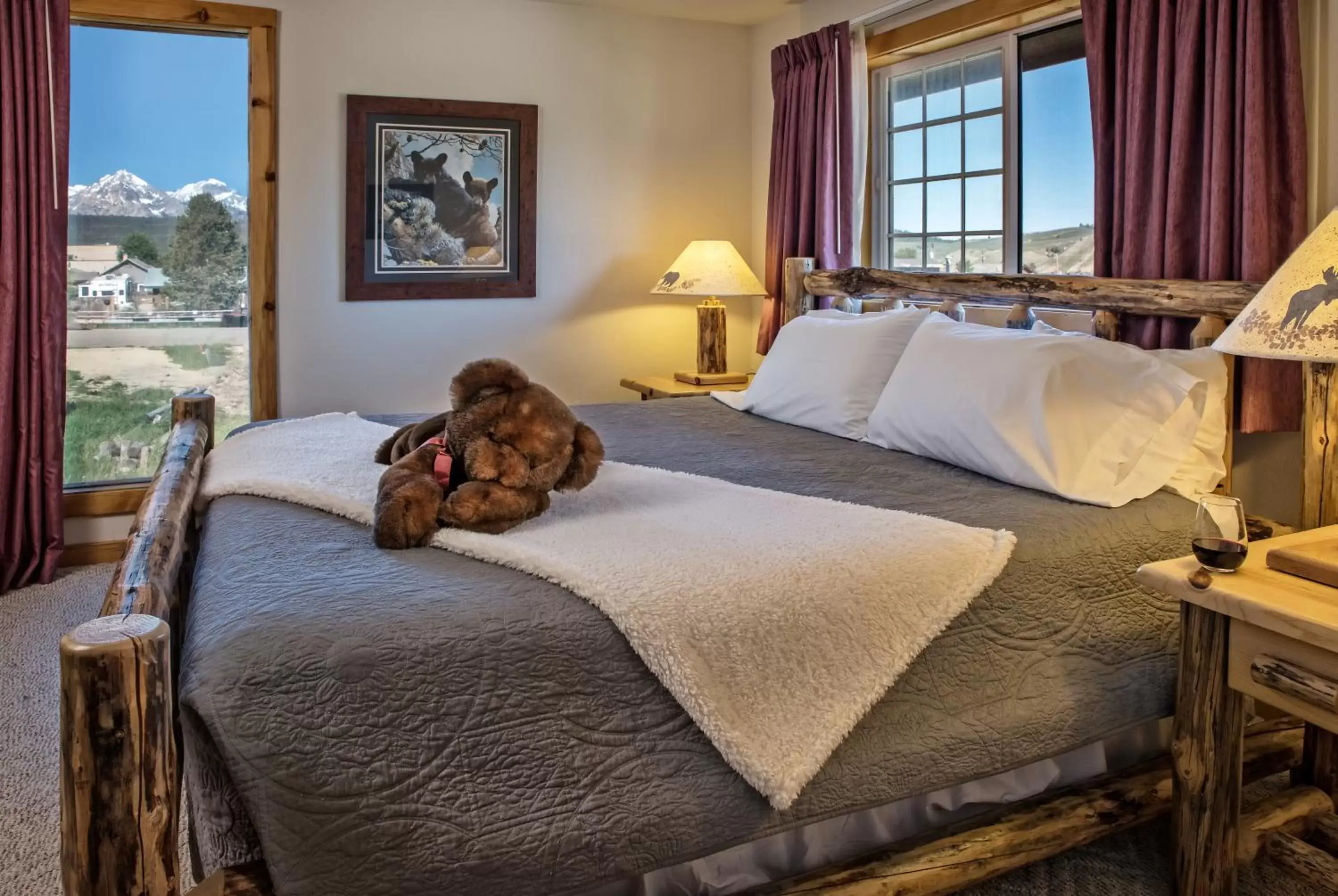 Bed in Stanley High Country Inn