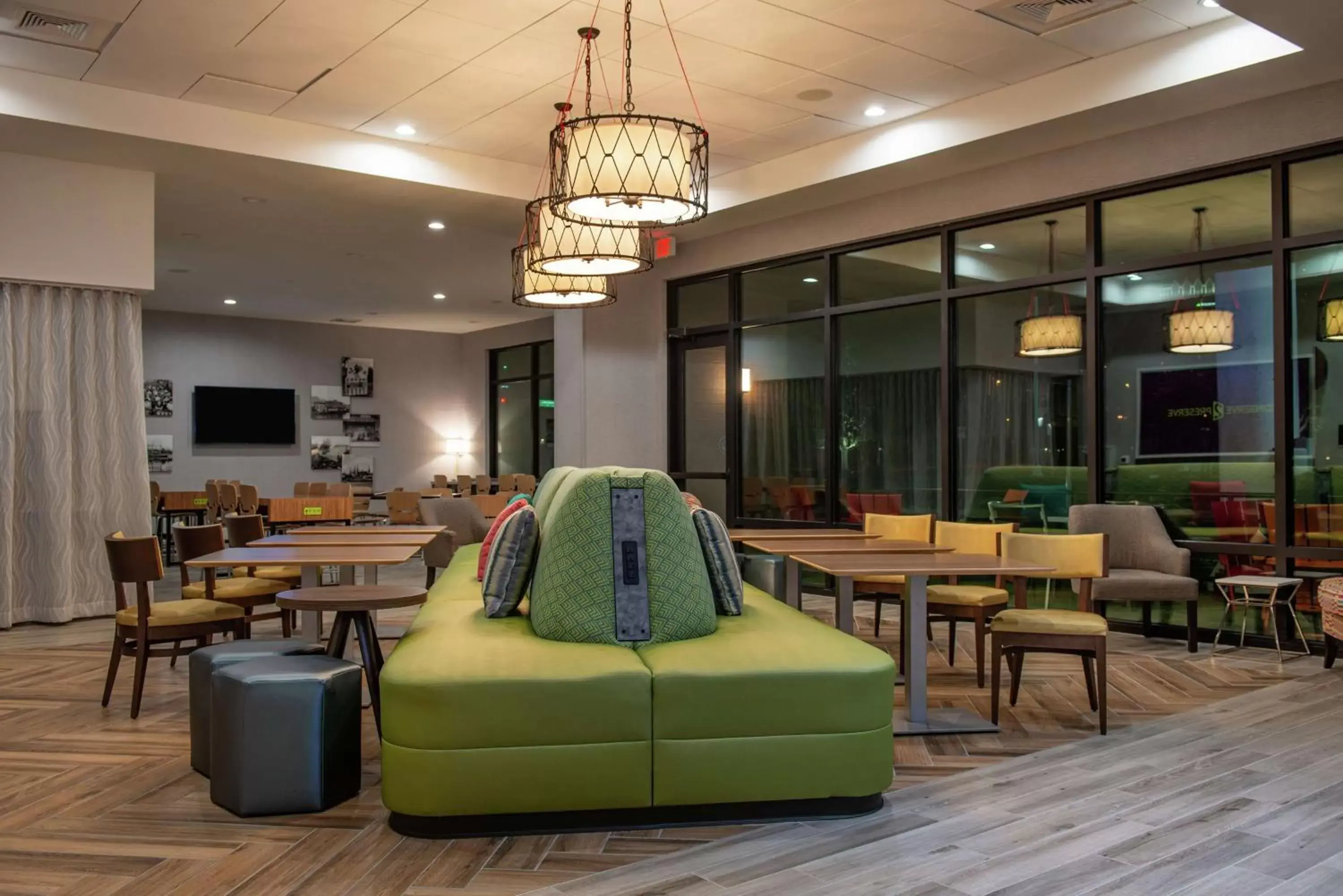 Breakfast, Lounge/Bar in Home2 Suites By Hilton Tampa Downtown Channel District