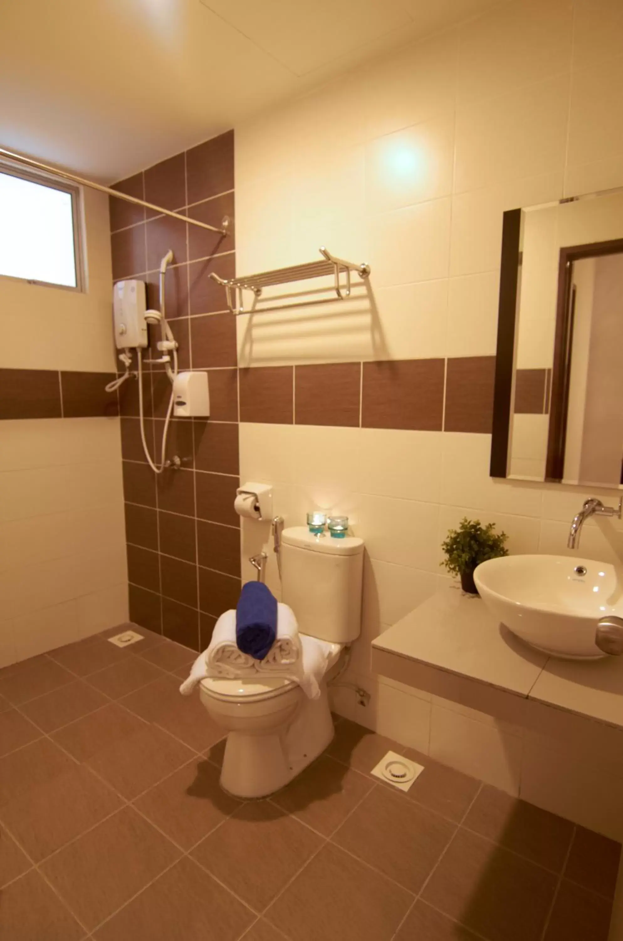 Shower, Bathroom in Bayou Lagoon Park Resort