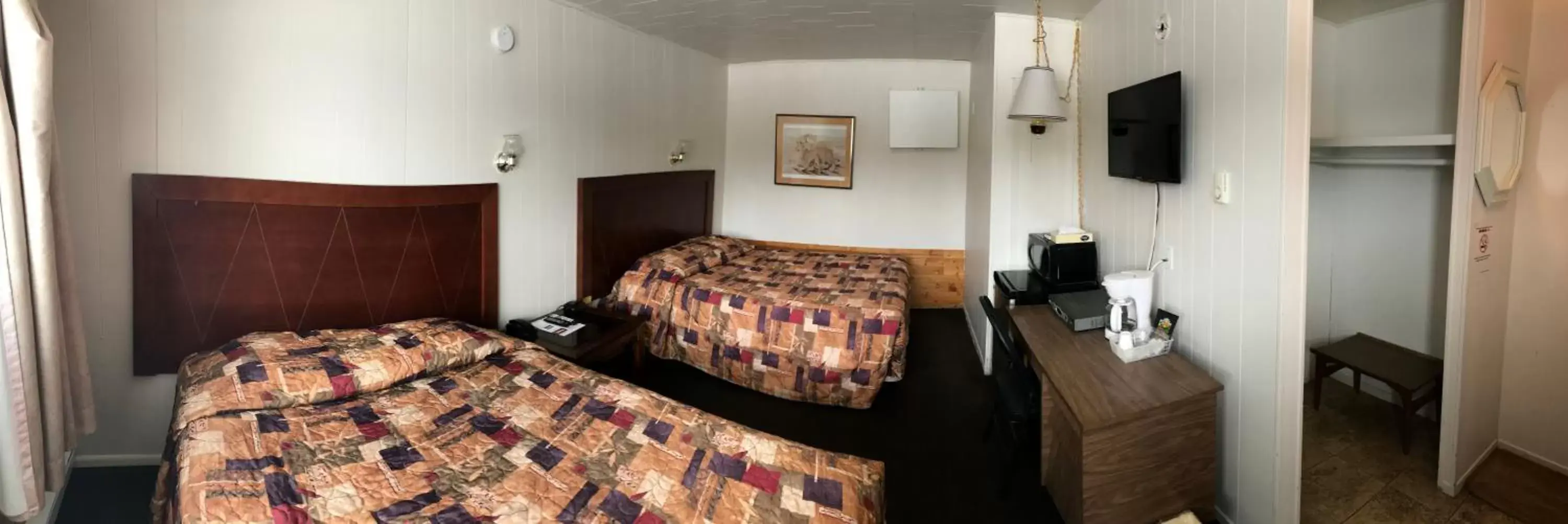 Bed in New Country Motel