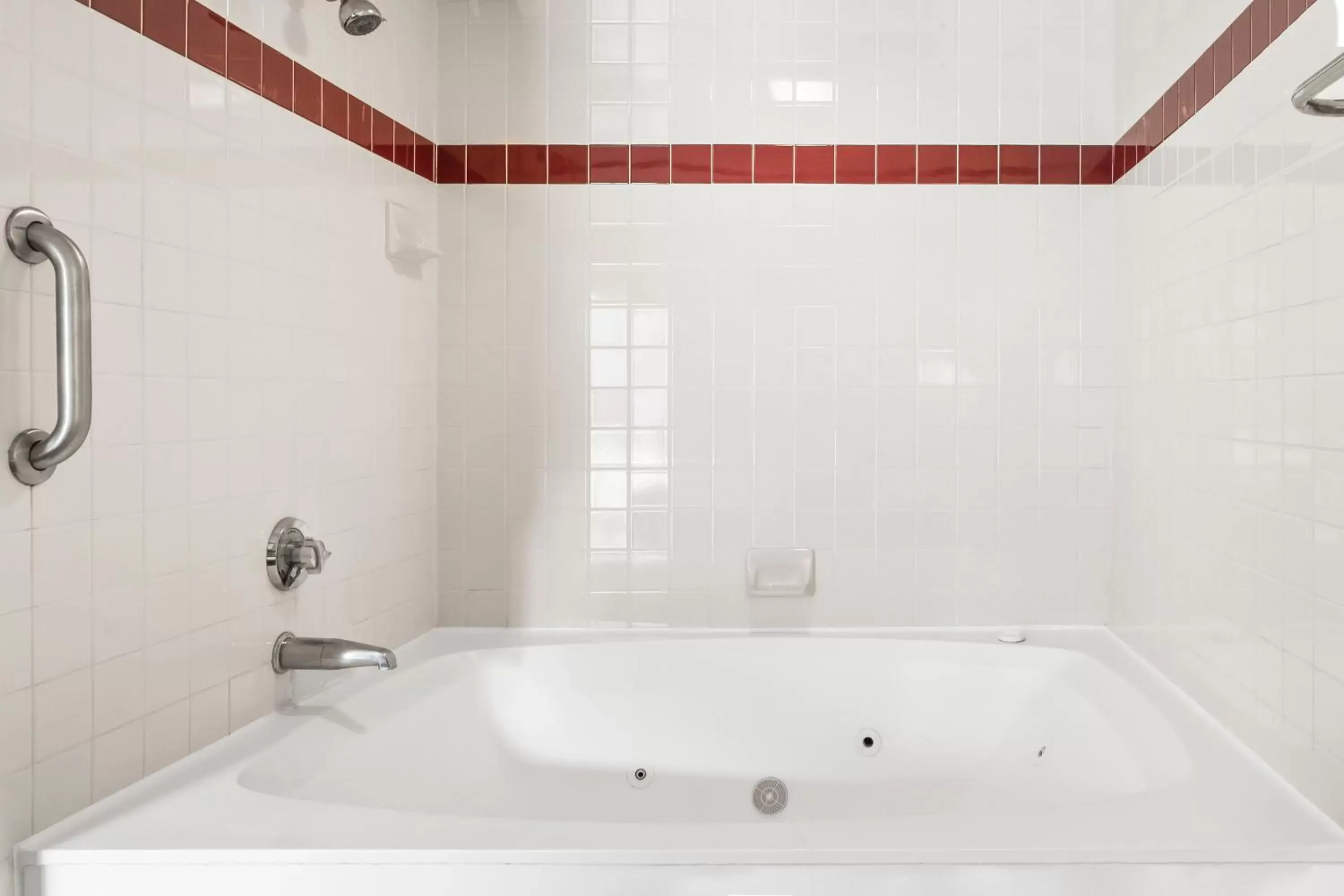 Bath, Bathroom in Golden Sails Hotel