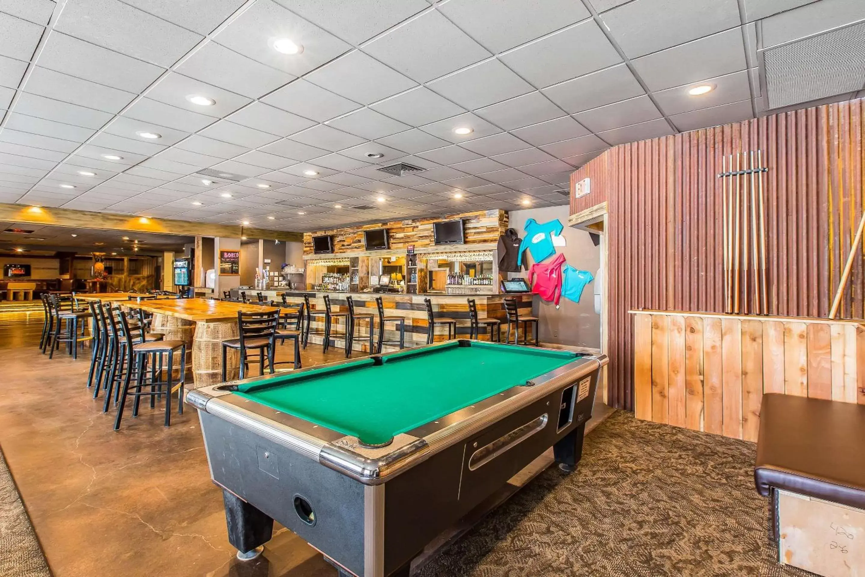 Lounge or bar, Billiards in Quality Inn & Suites