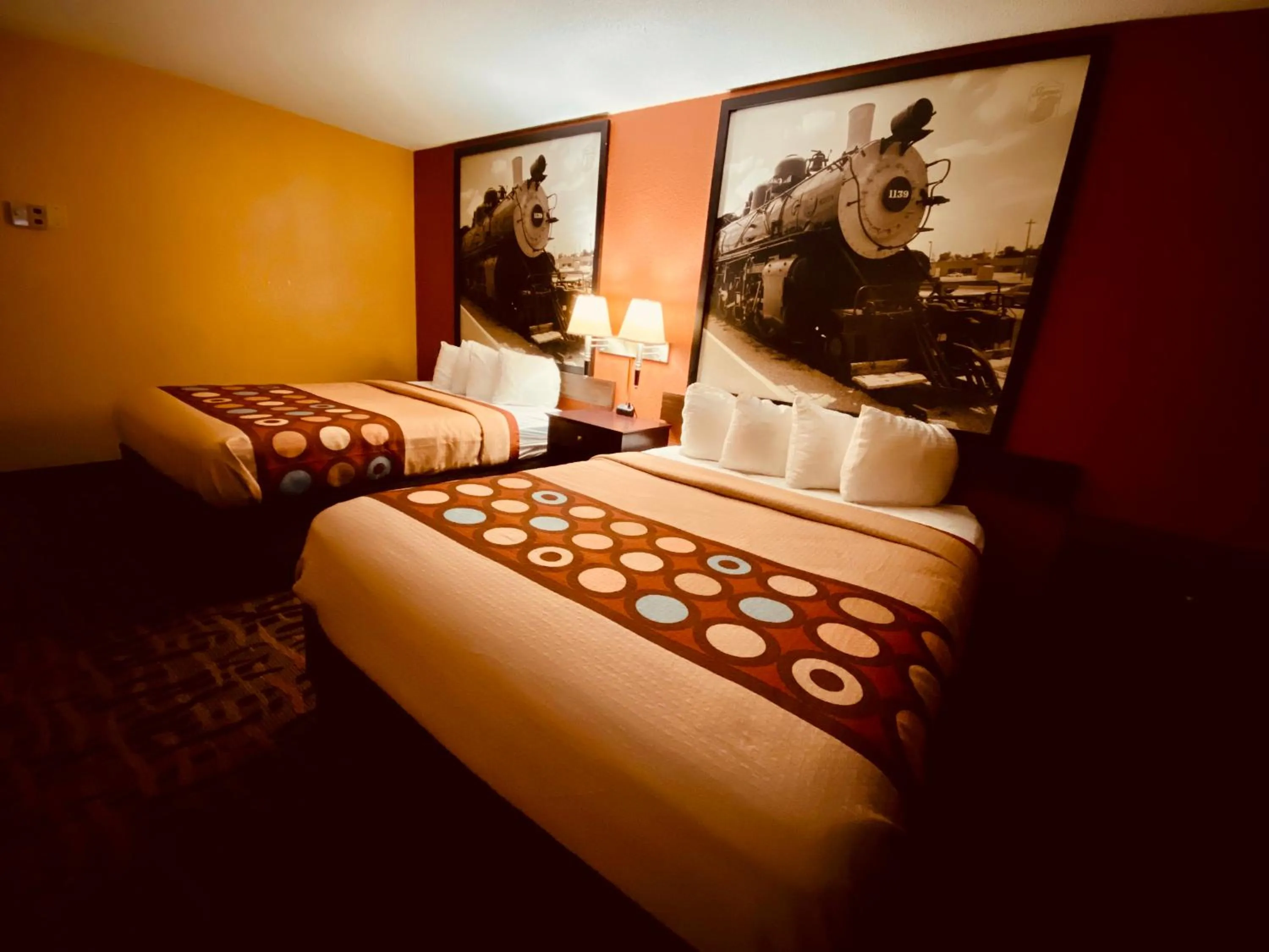 Bed in Super 8 by Wyndham Lawrence KU