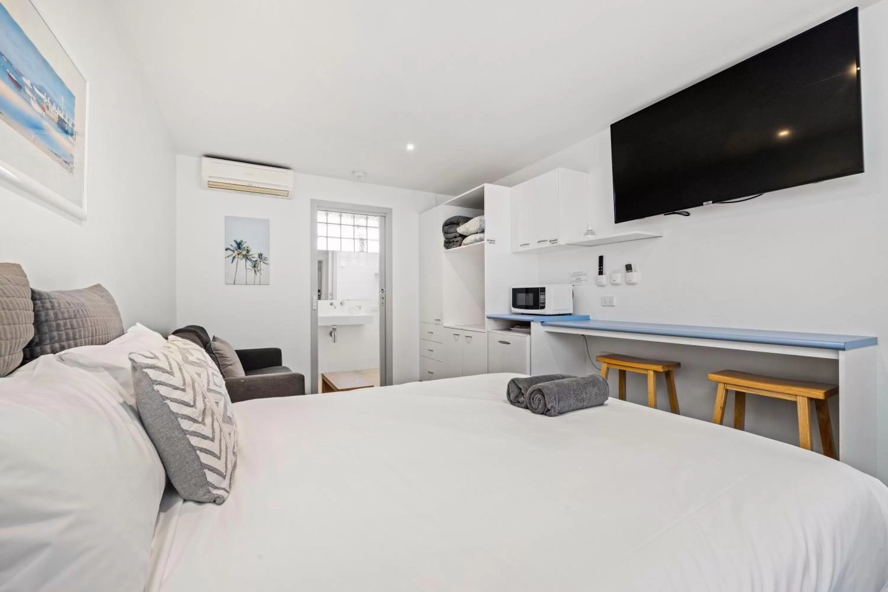 Bed in Moody's Motel