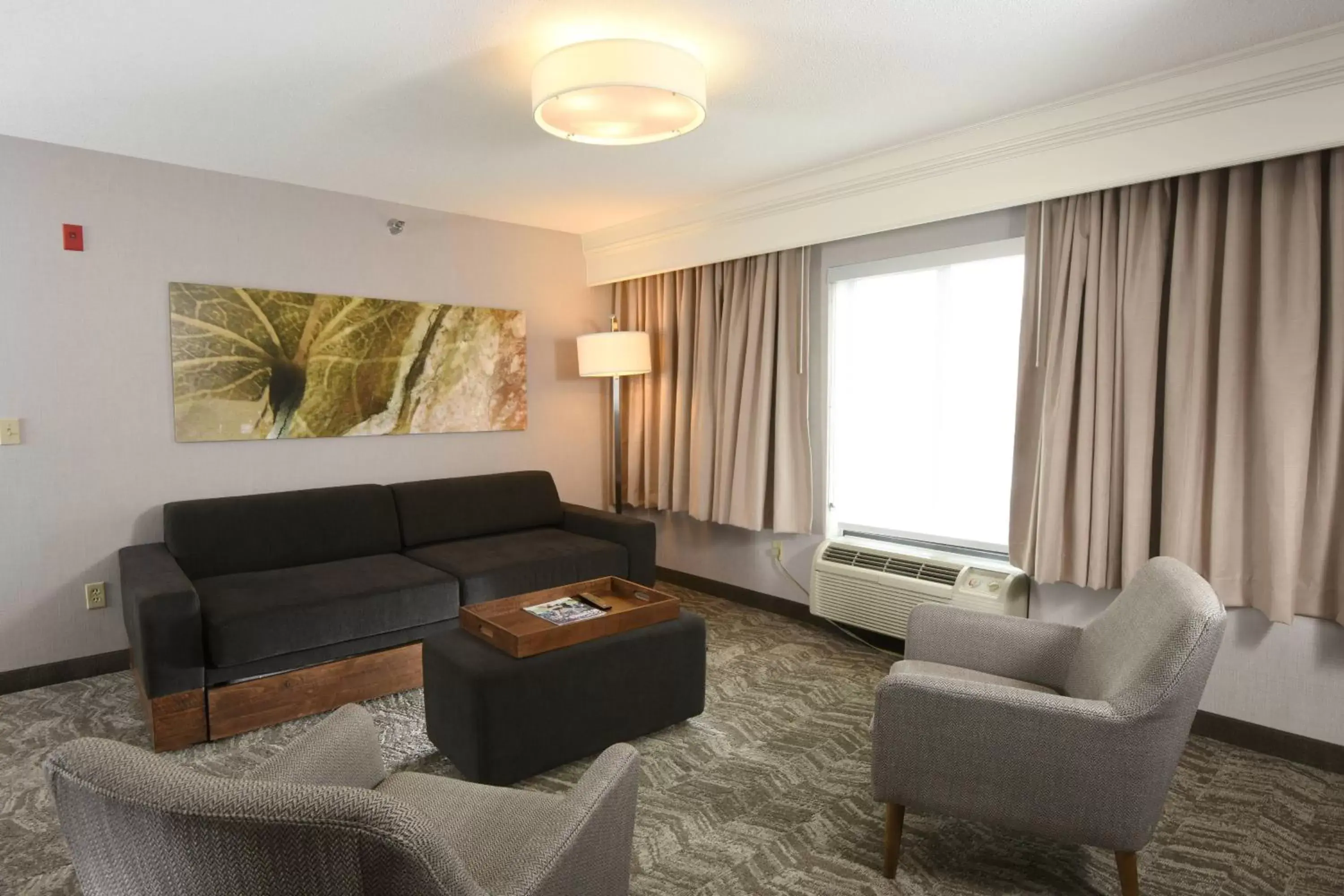 Living room, Seating Area in SpringHill Suites Des Moines West