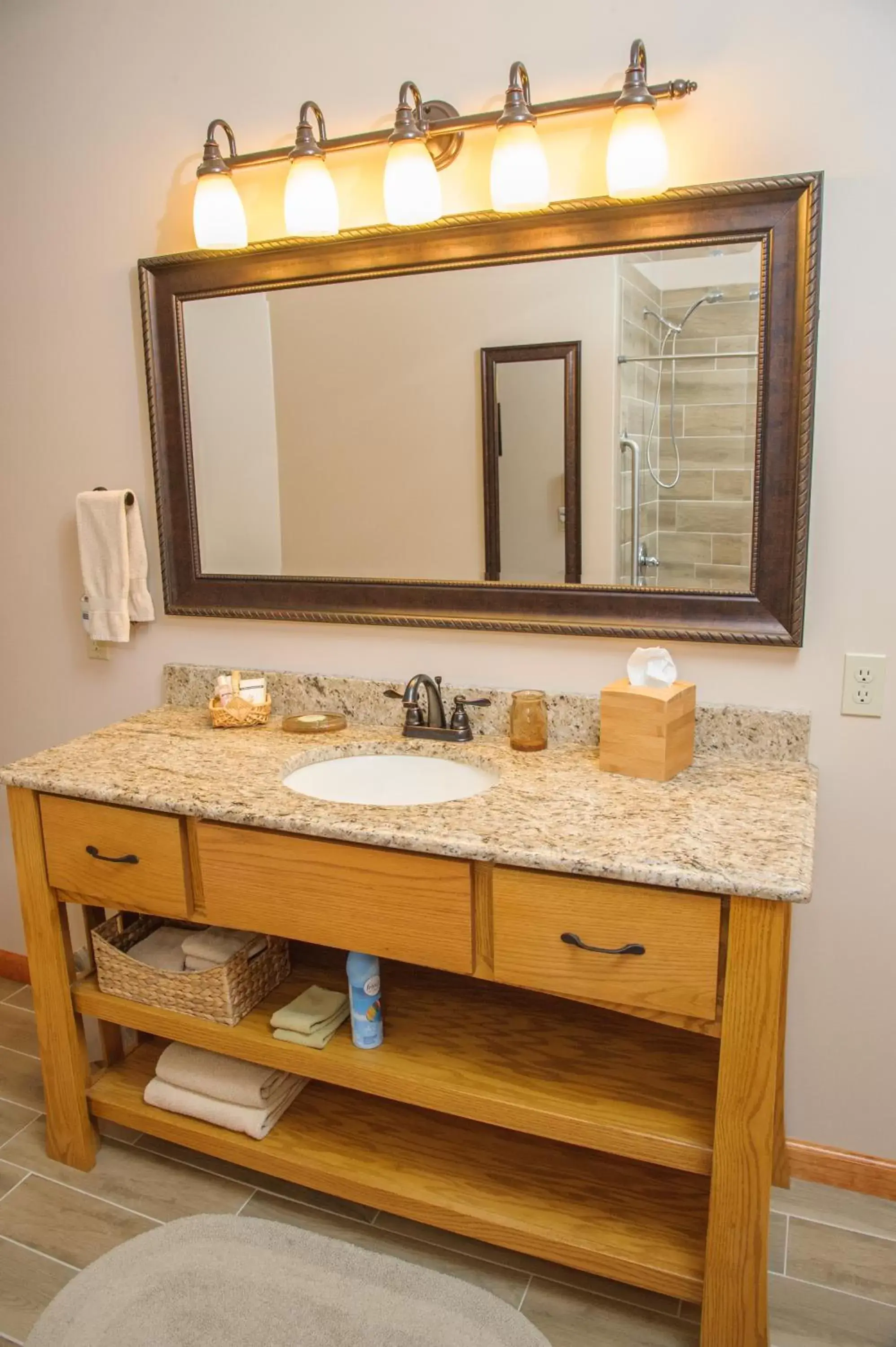 Bathroom in Berry Springs Lodge