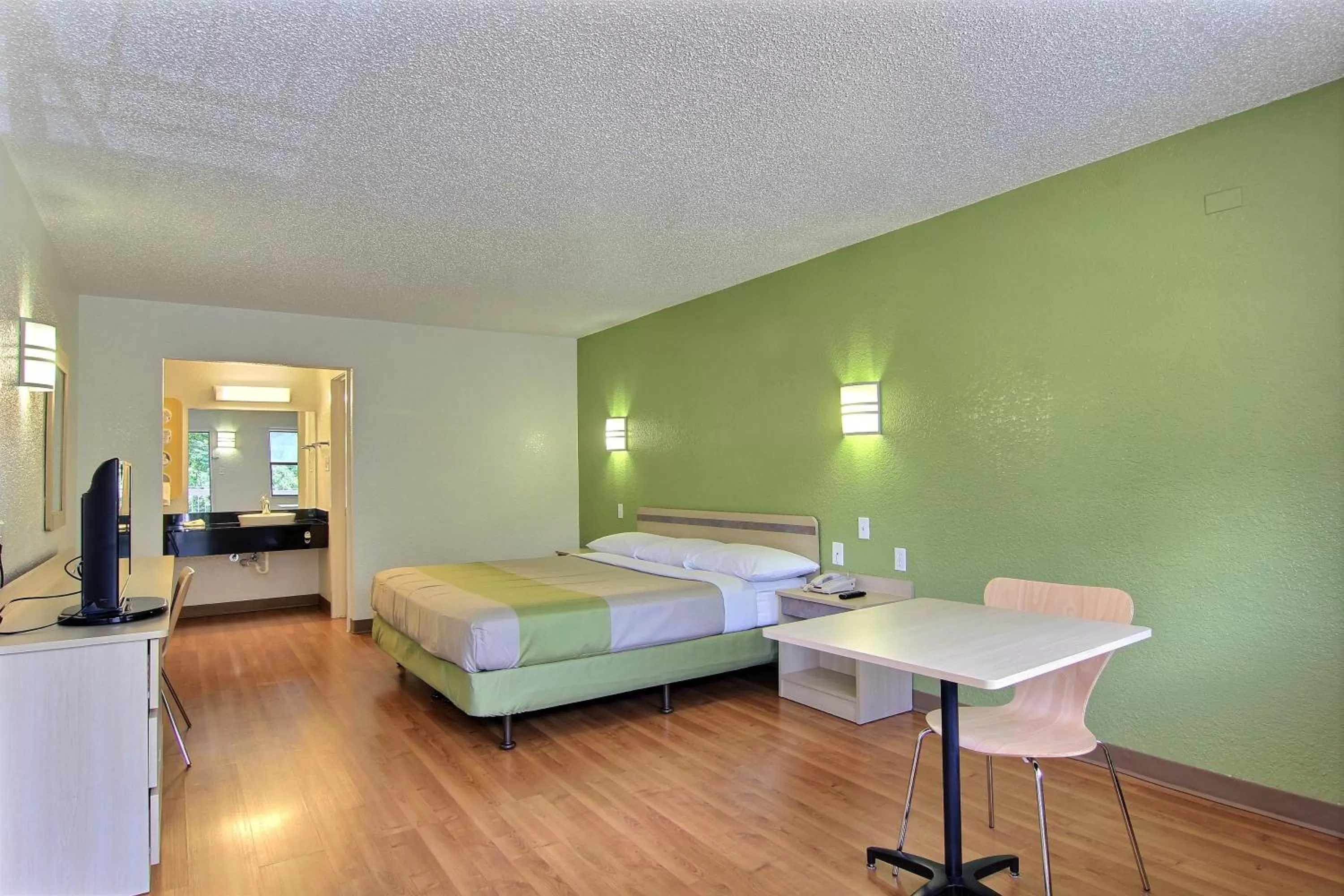 Bedroom, Bed in Motel 6 Austin, TX - Central Downtown UT