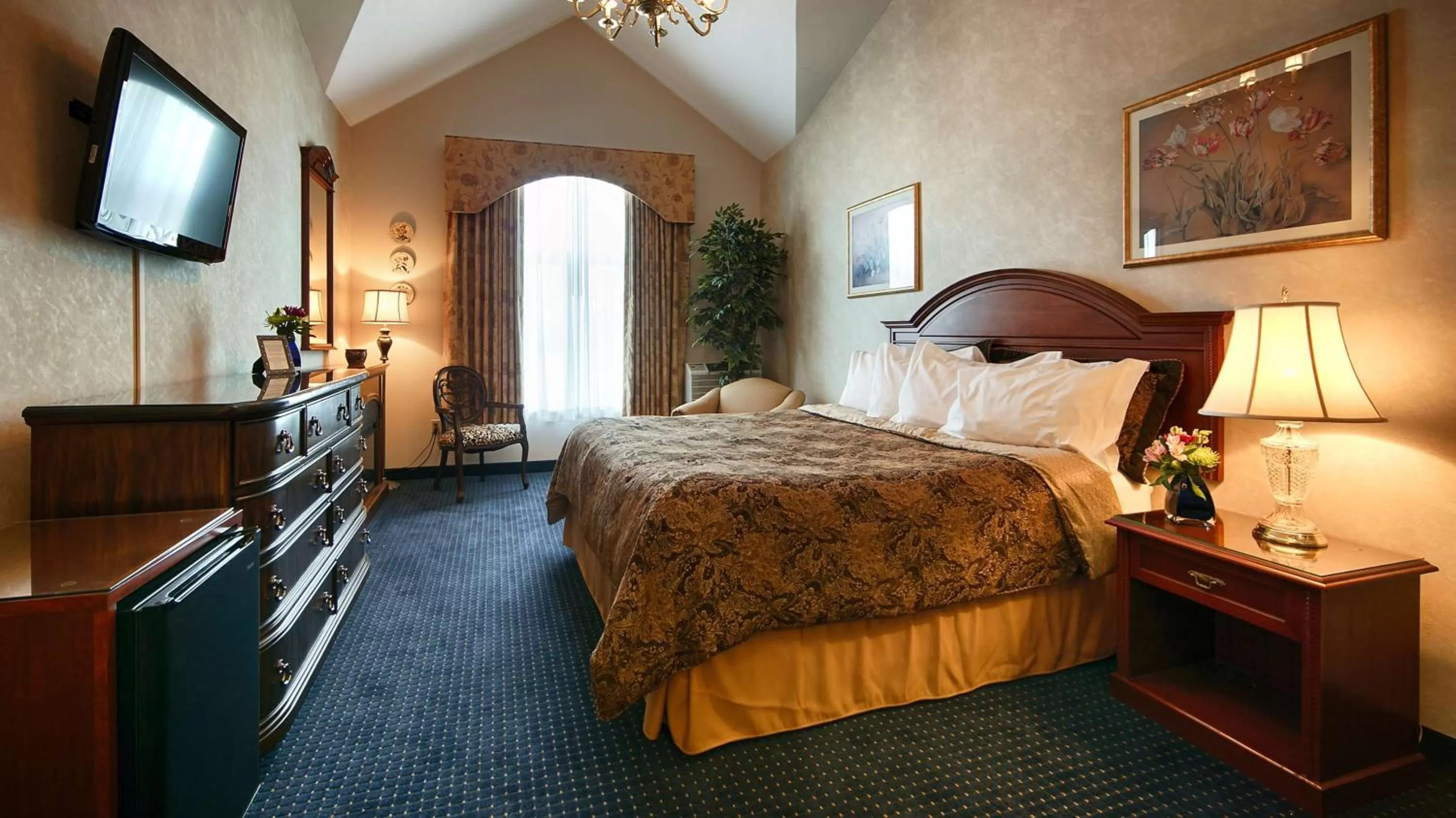 Photo of the whole room, Bed in Best Western Plus Mentor-Cleveland Northeast