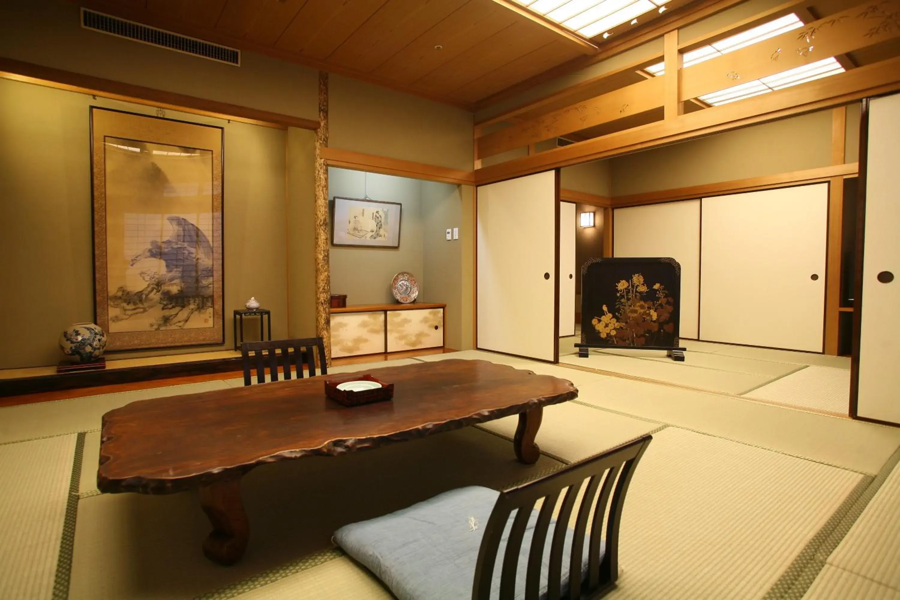 Photo of the whole room in Ryokan Arima Gyoen