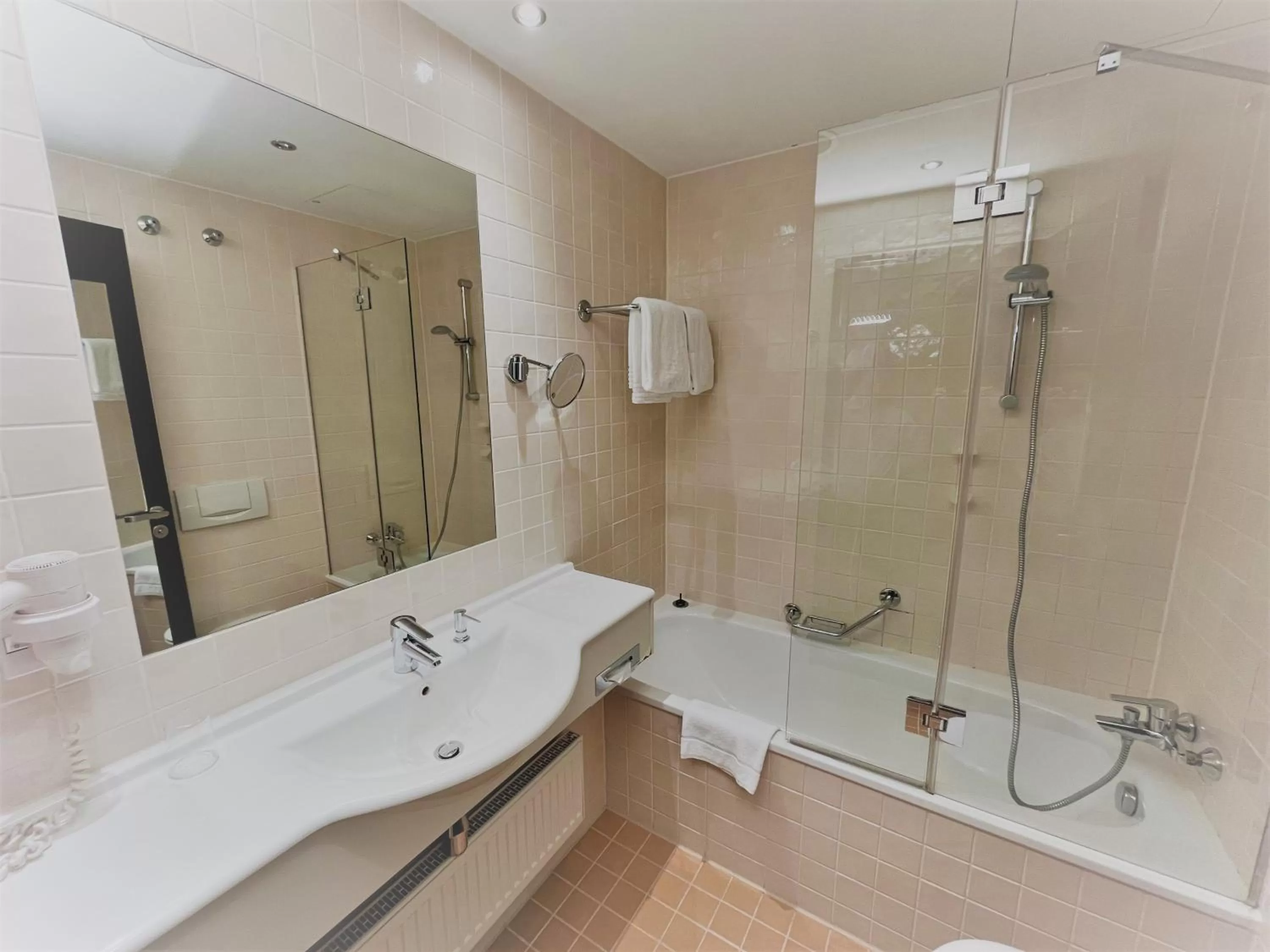 Bathroom in Styles Hotel München Messe