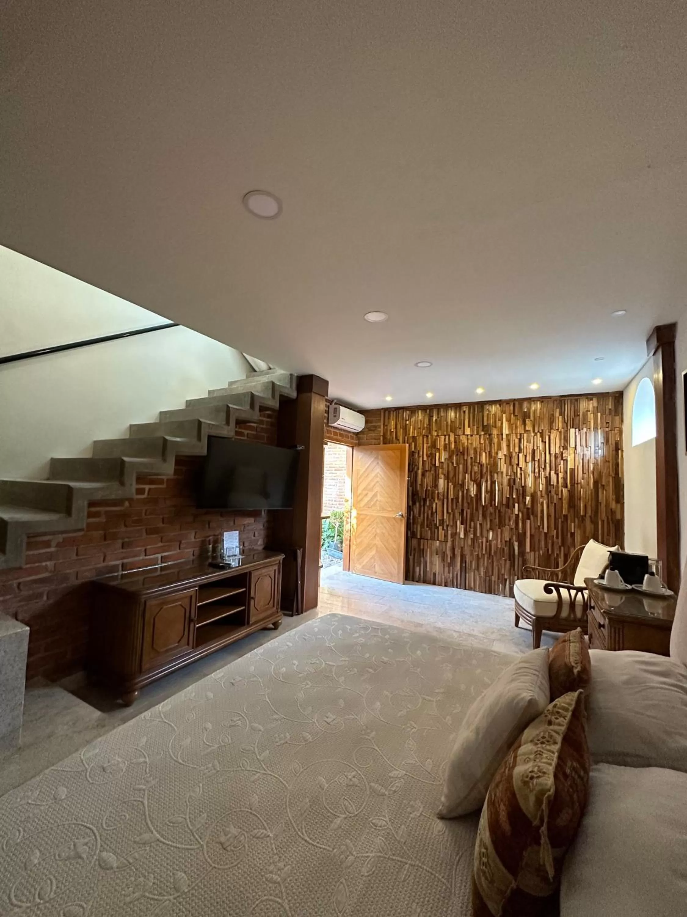 Bed in Hotel Lindo Ajijic Bed & Breakfast