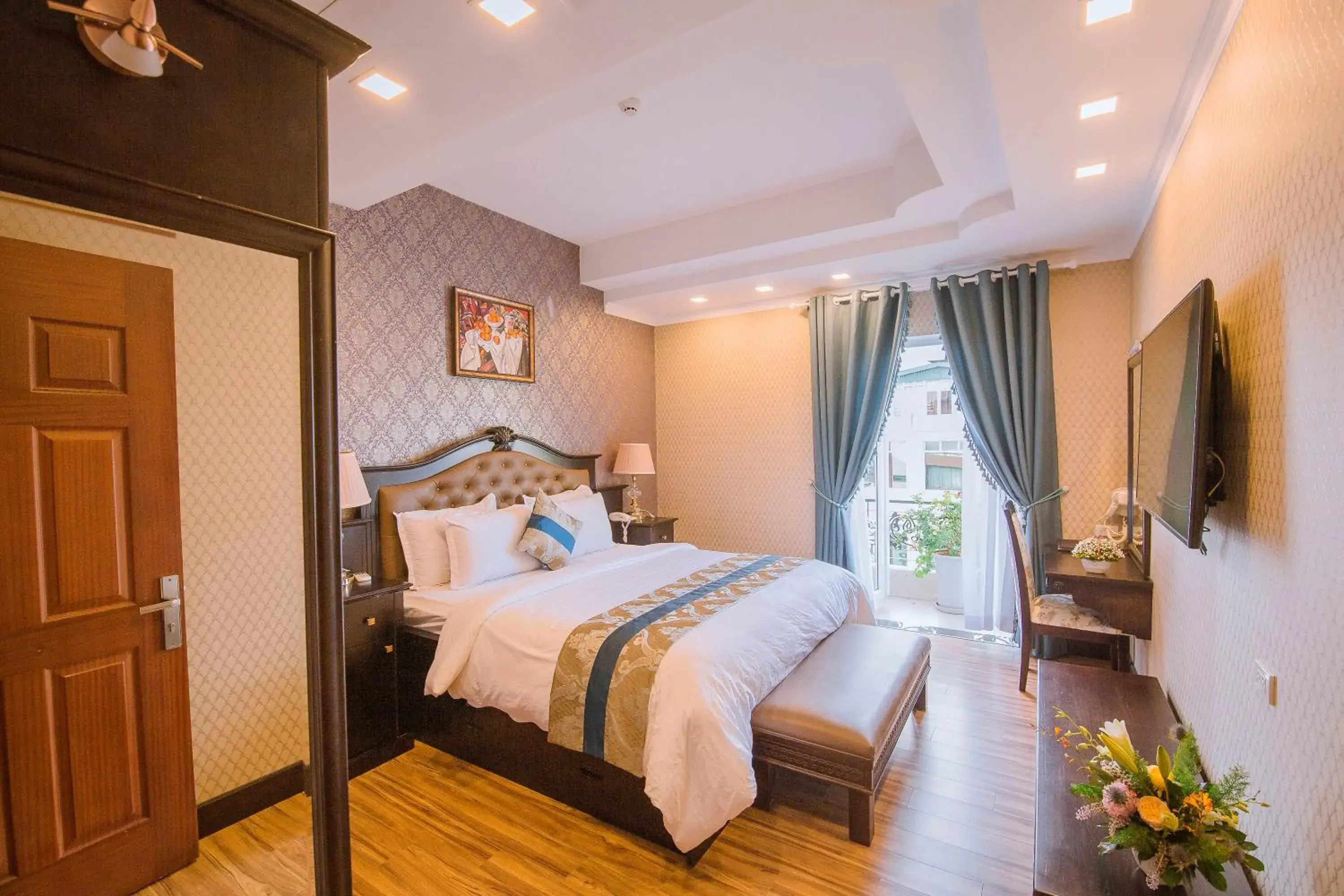 City view, Bed in Hotel Du Lys City view, Bed in Hotel Du Lys