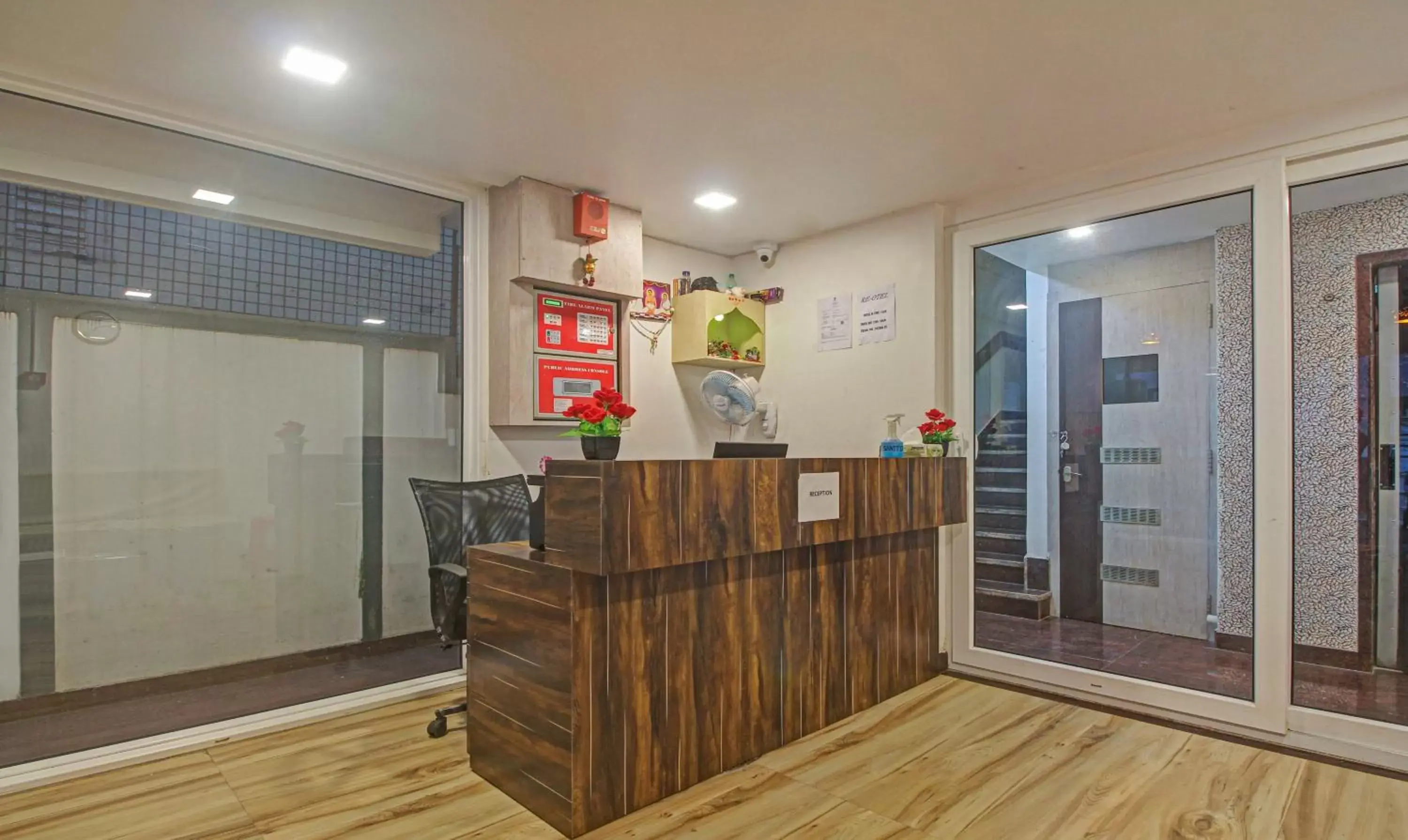 Lobby or reception in Itsy Hotels Reotel Near Rabindra Sarobar Lobby or reception in Itsy Hotels Reotel Near Rabindra Sarobar