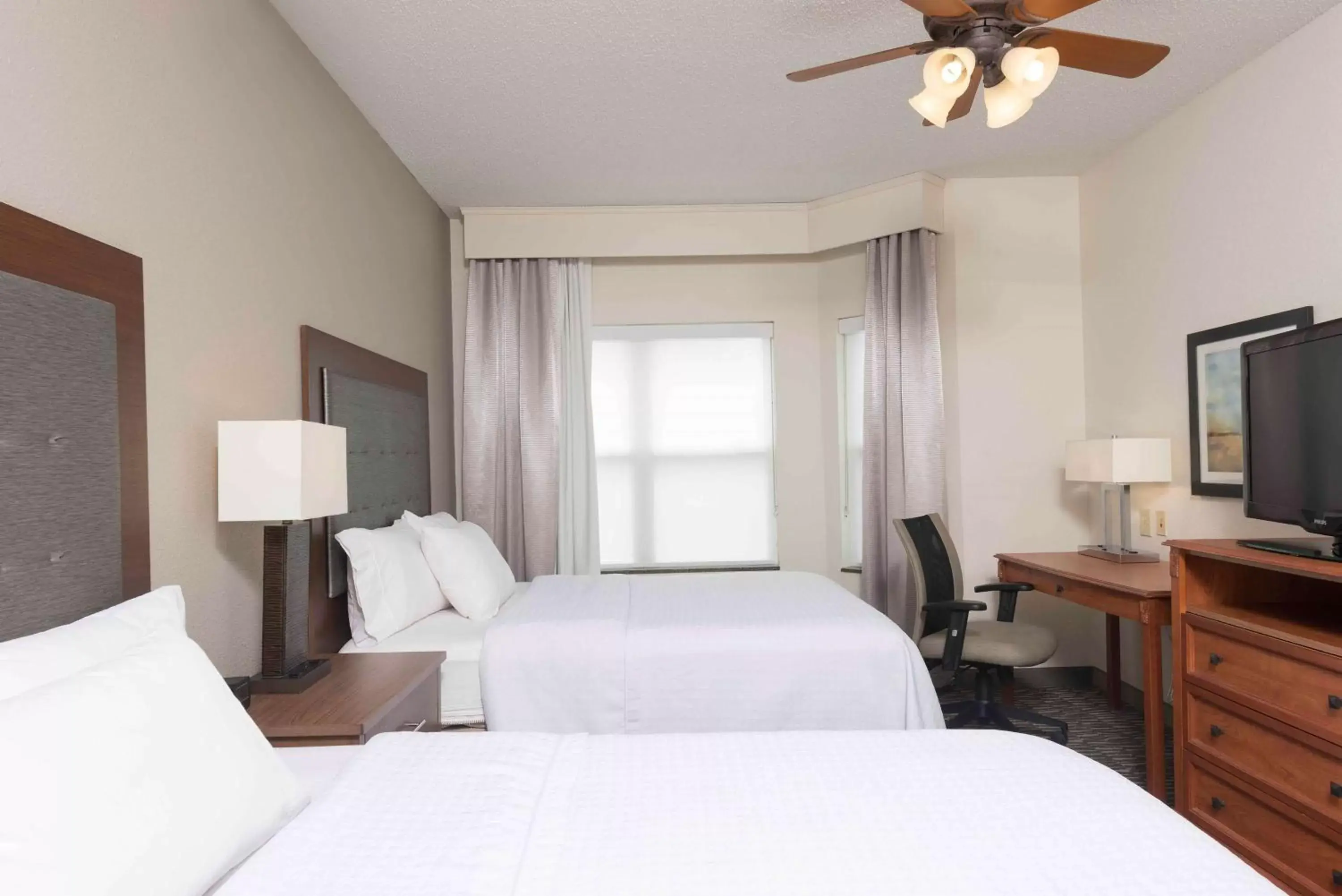 Bedroom, Bed in Homewood Suites by Hilton Indianapolis Airport / Plainfield