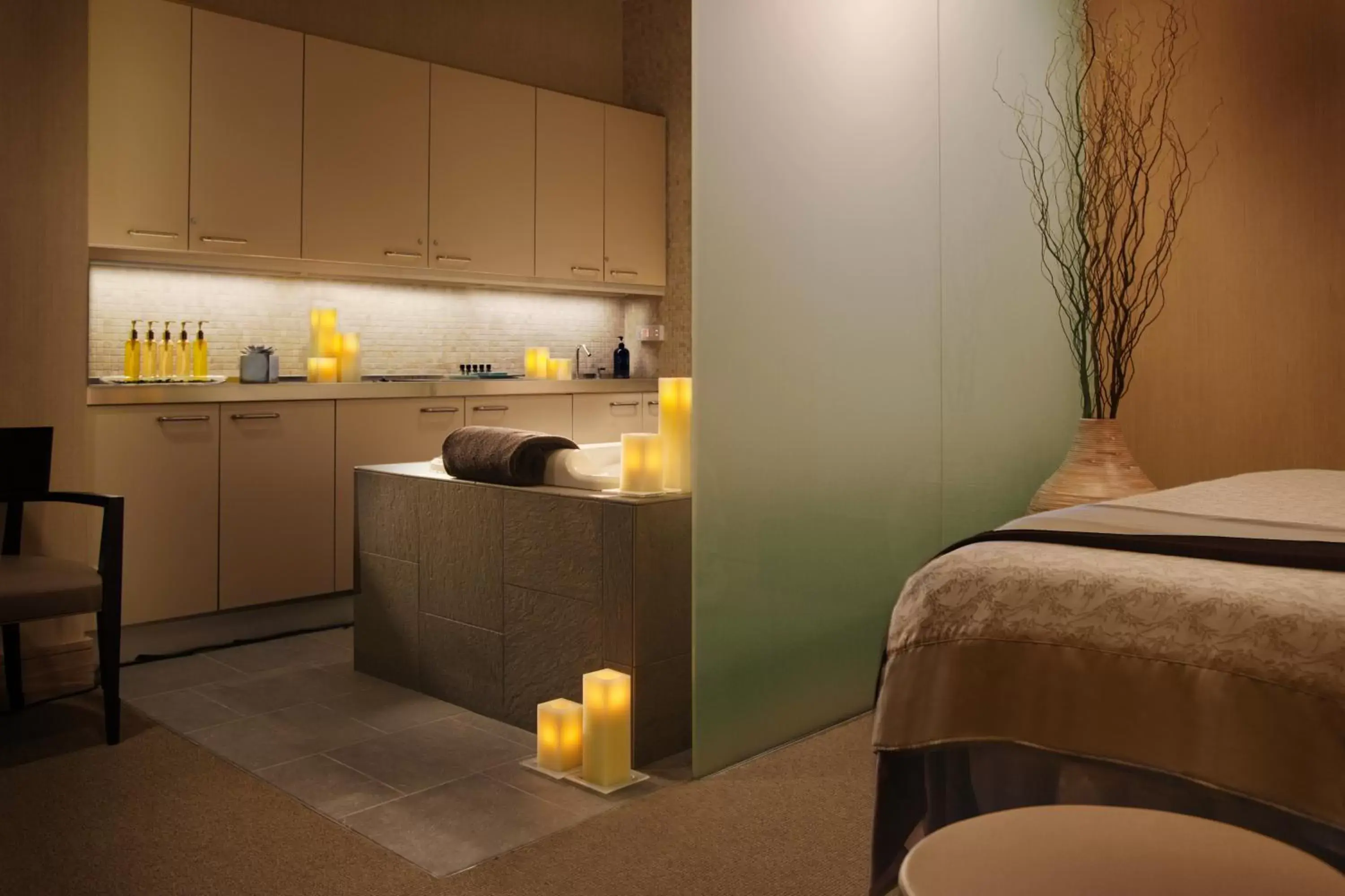 Spa and wellness centre/facilities, Kitchen/Kitchenette in Trump International Hotel & Tower Chicago