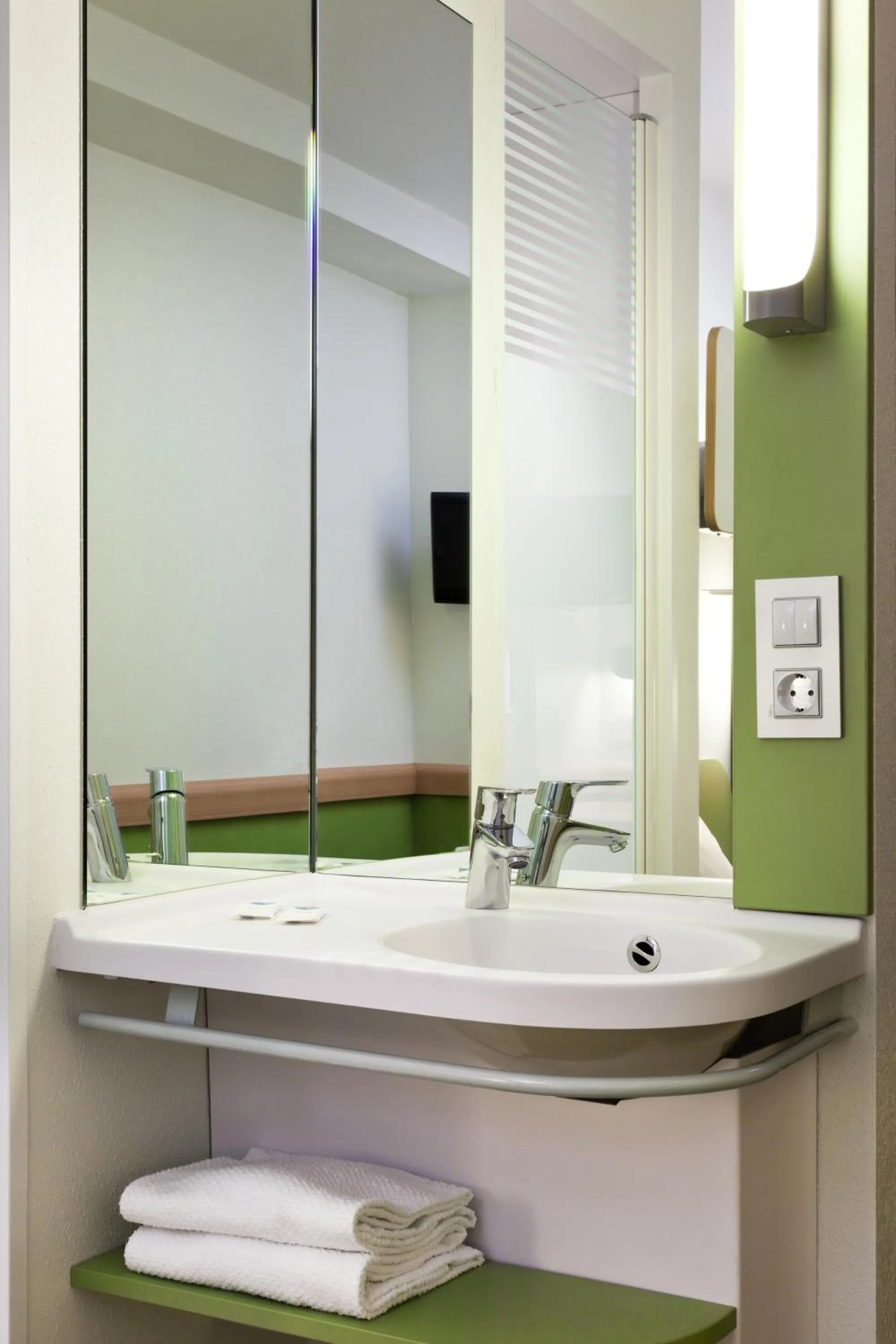 Bathroom in Ibis Budget Madrid Calle 30