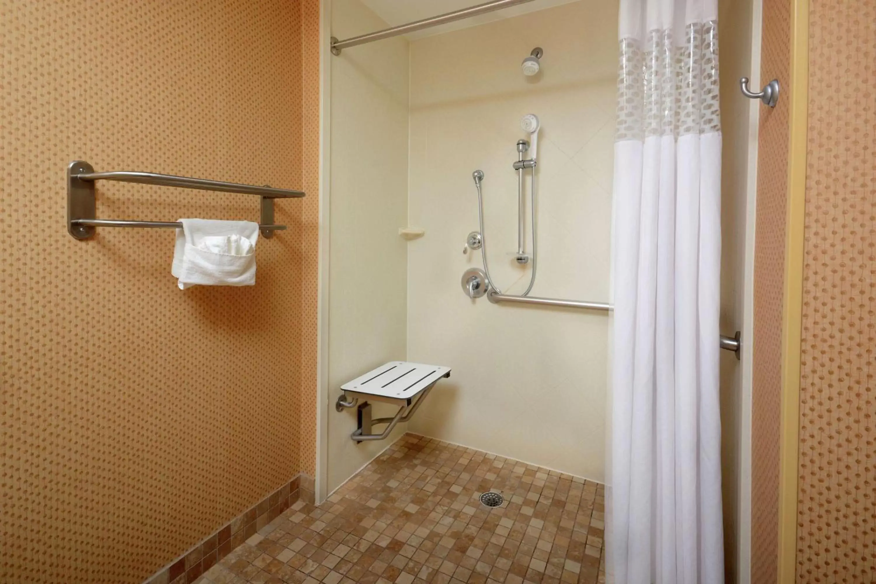 Bathroom in Hampton Inn & Suites Huntersville