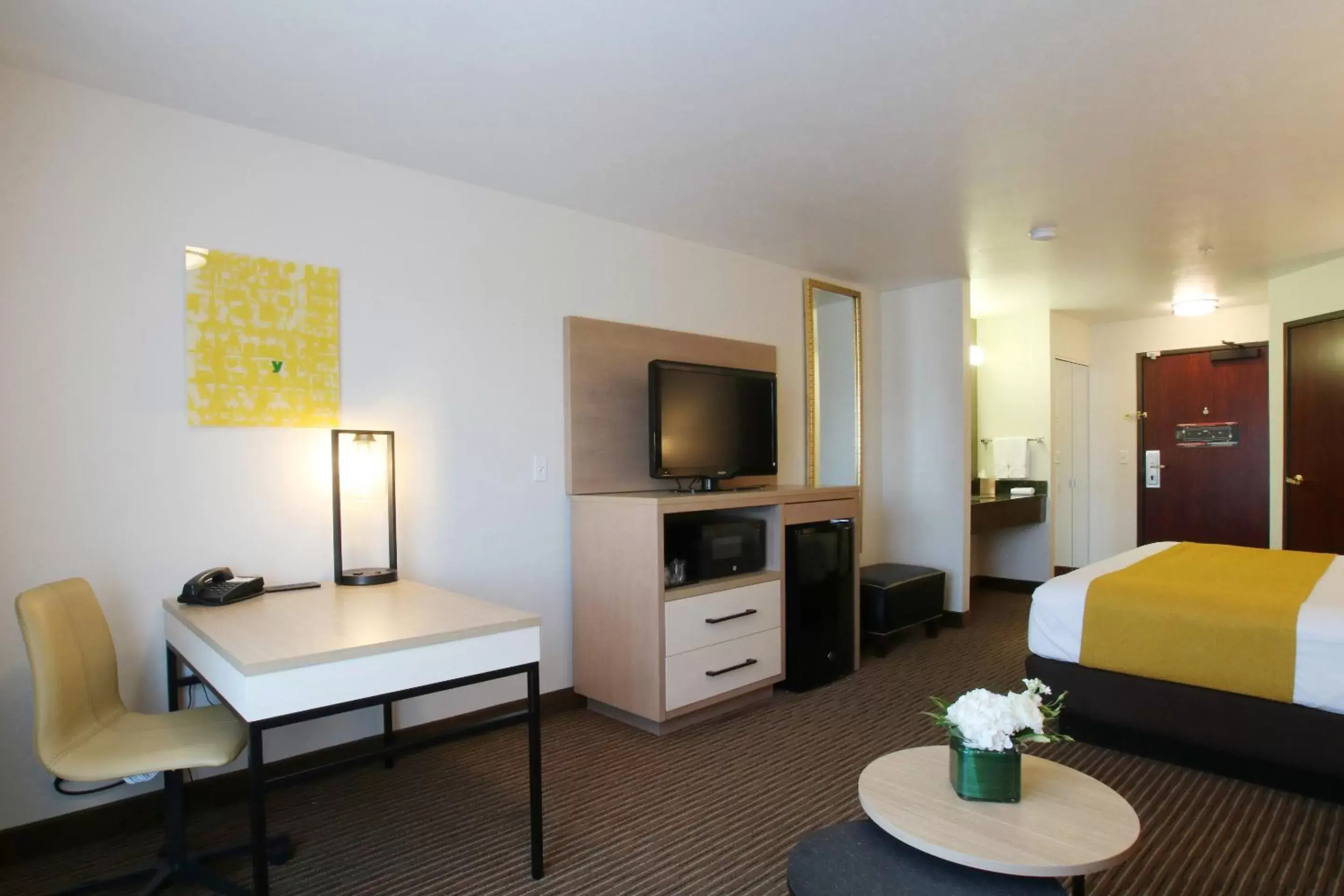 TV and multimedia, TV/Entertainment Center in Oxford Suites Spokane Valley