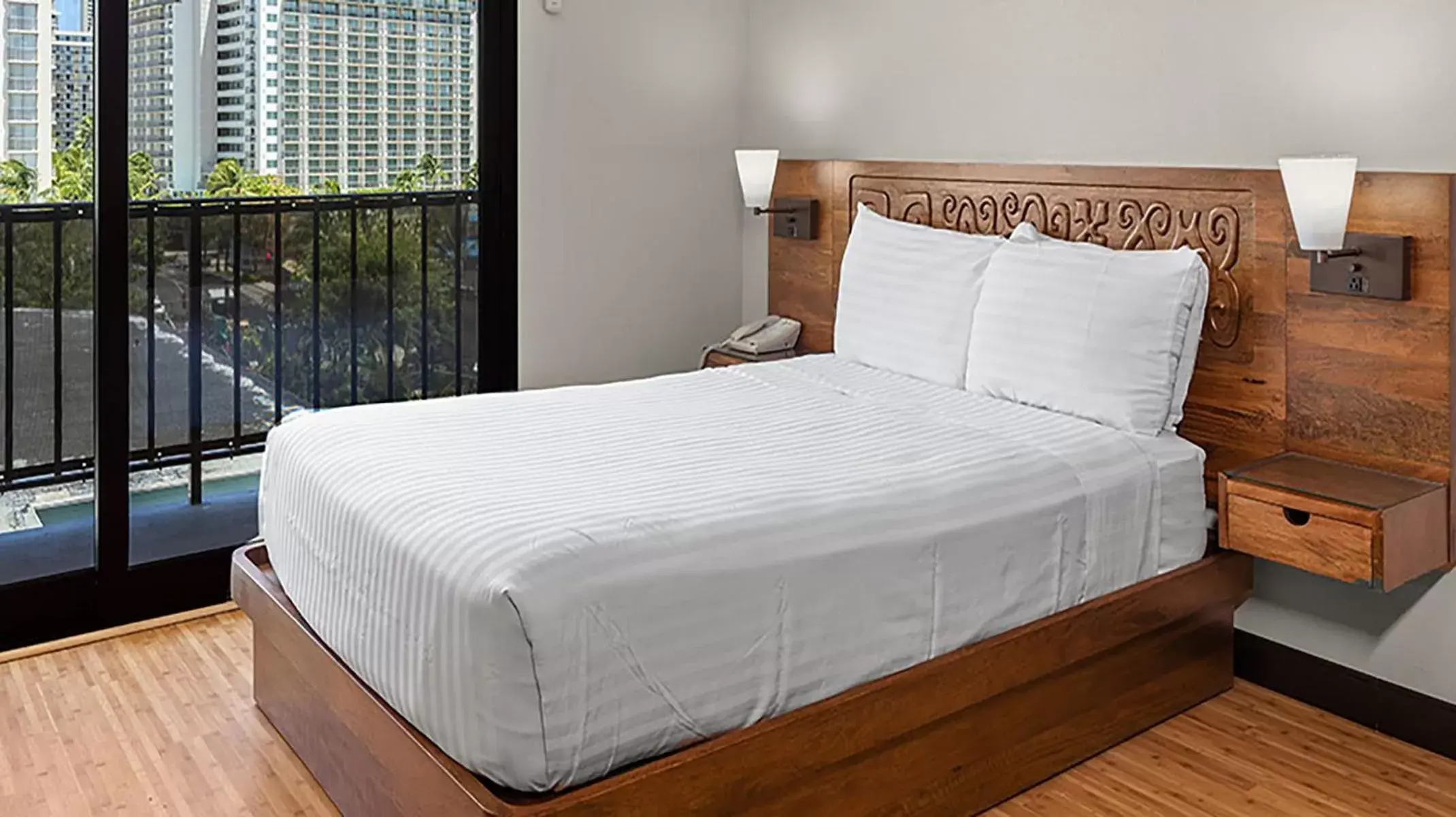 Bed in Castle Bamboo Waikiki Hotel