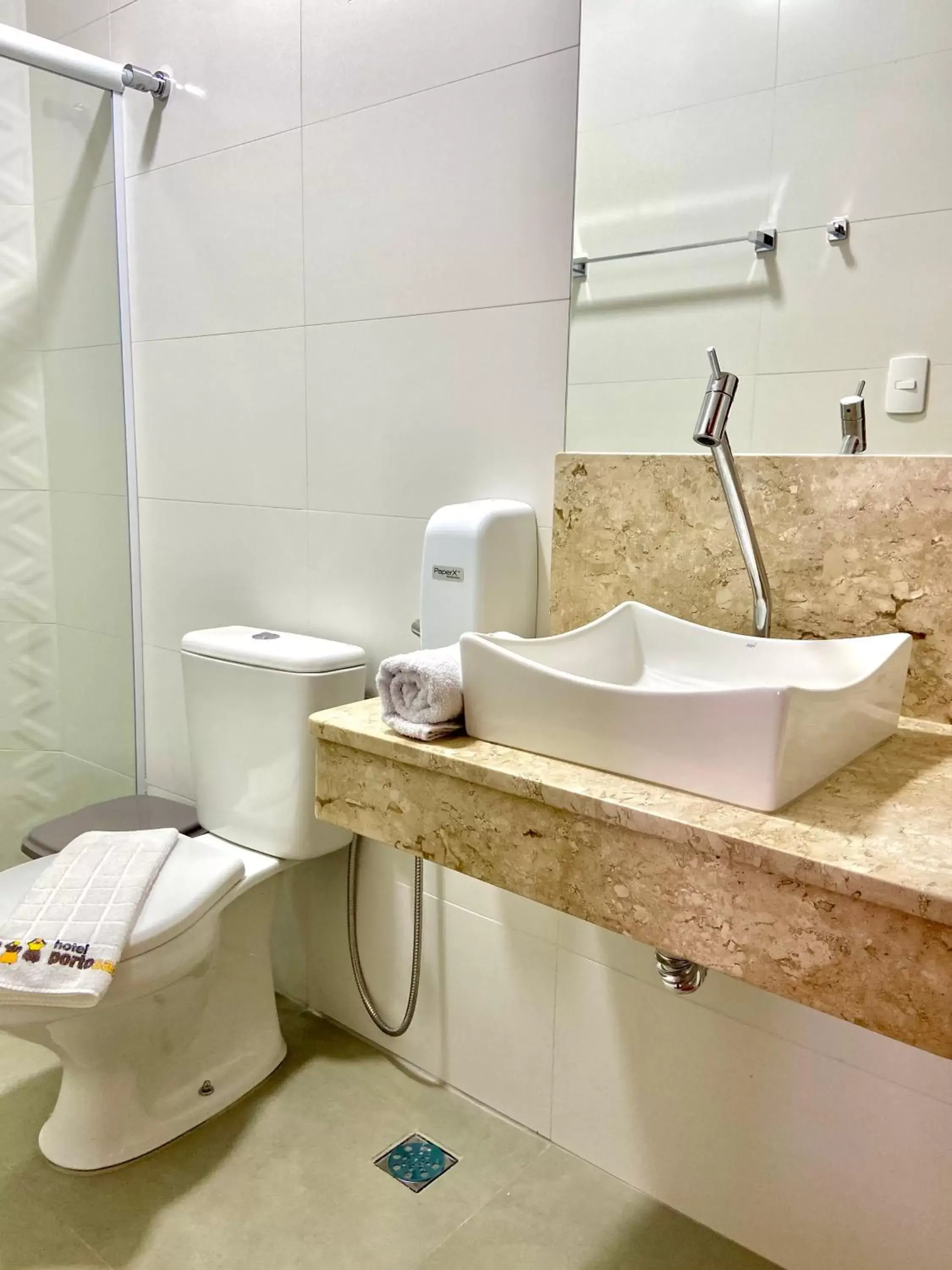Bathroom in Hotel Porto Salvador