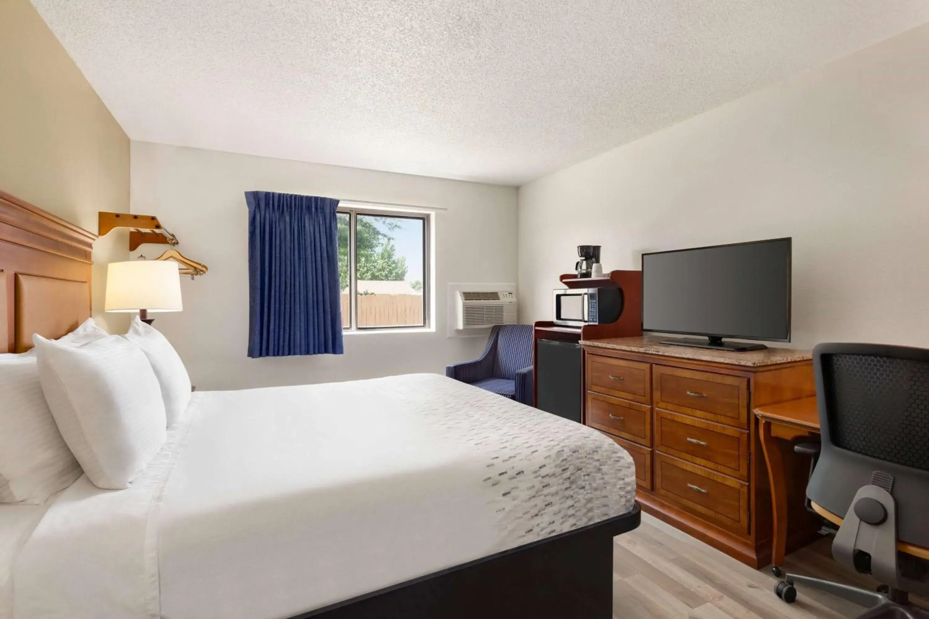 Bed in Baymont by Wyndham Hutchinson Bed in Baymont by Wyndham Hutchinson