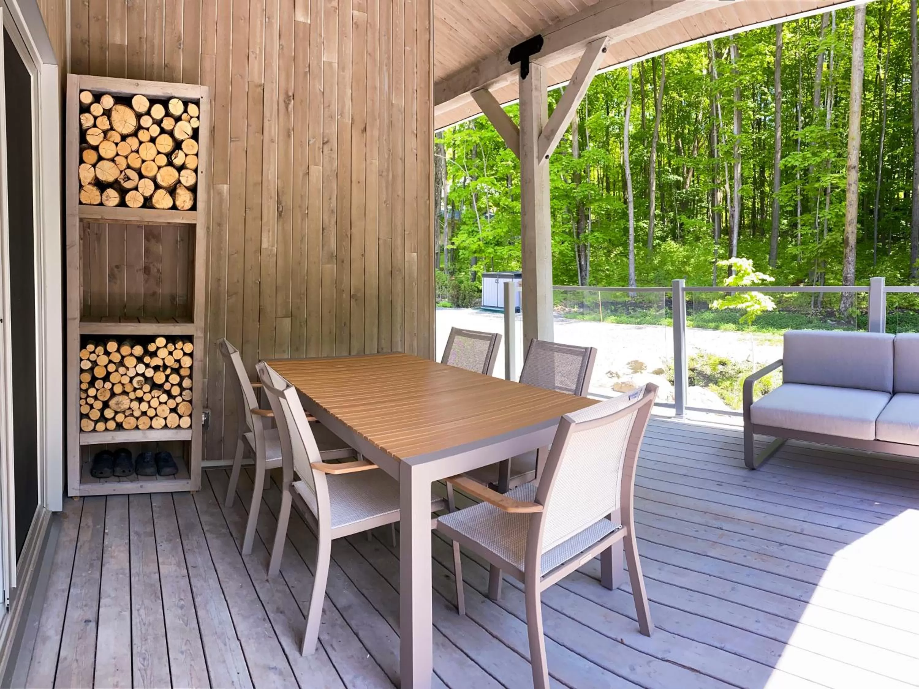 Patio in Le Camp Caché Shefford