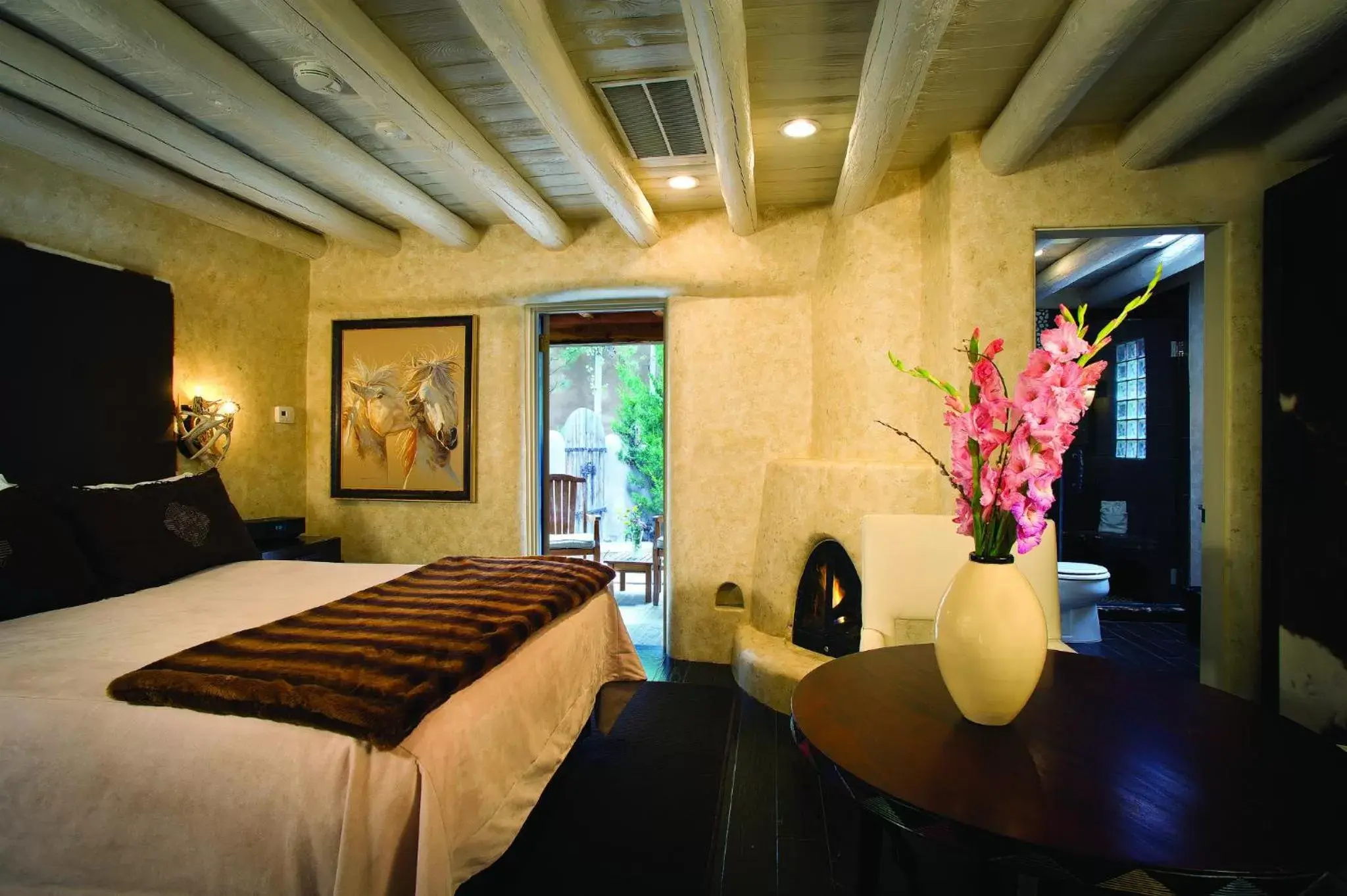 Deluxe Queen Room in El Monte Sagrado Resort & Spa