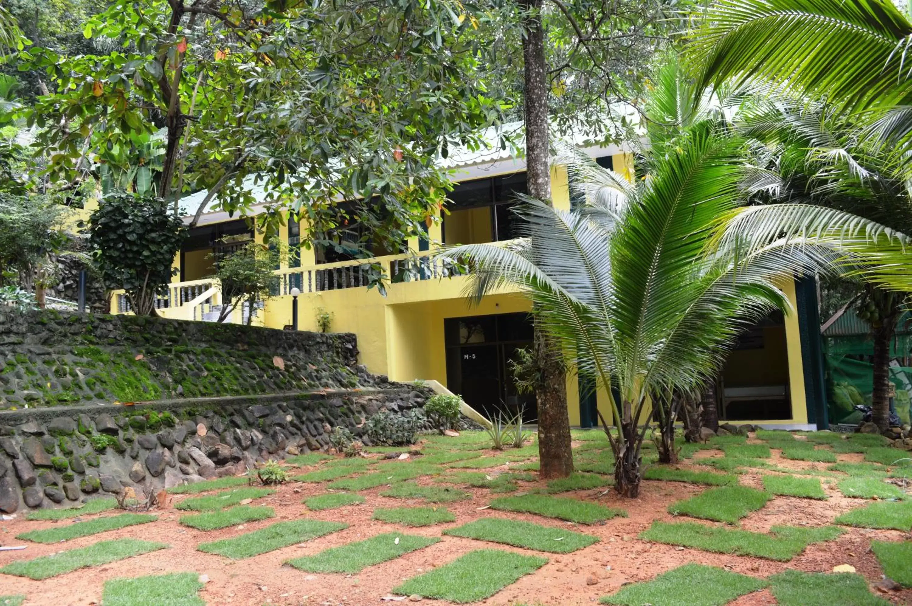 Garden view, Property Building in Island Lodge