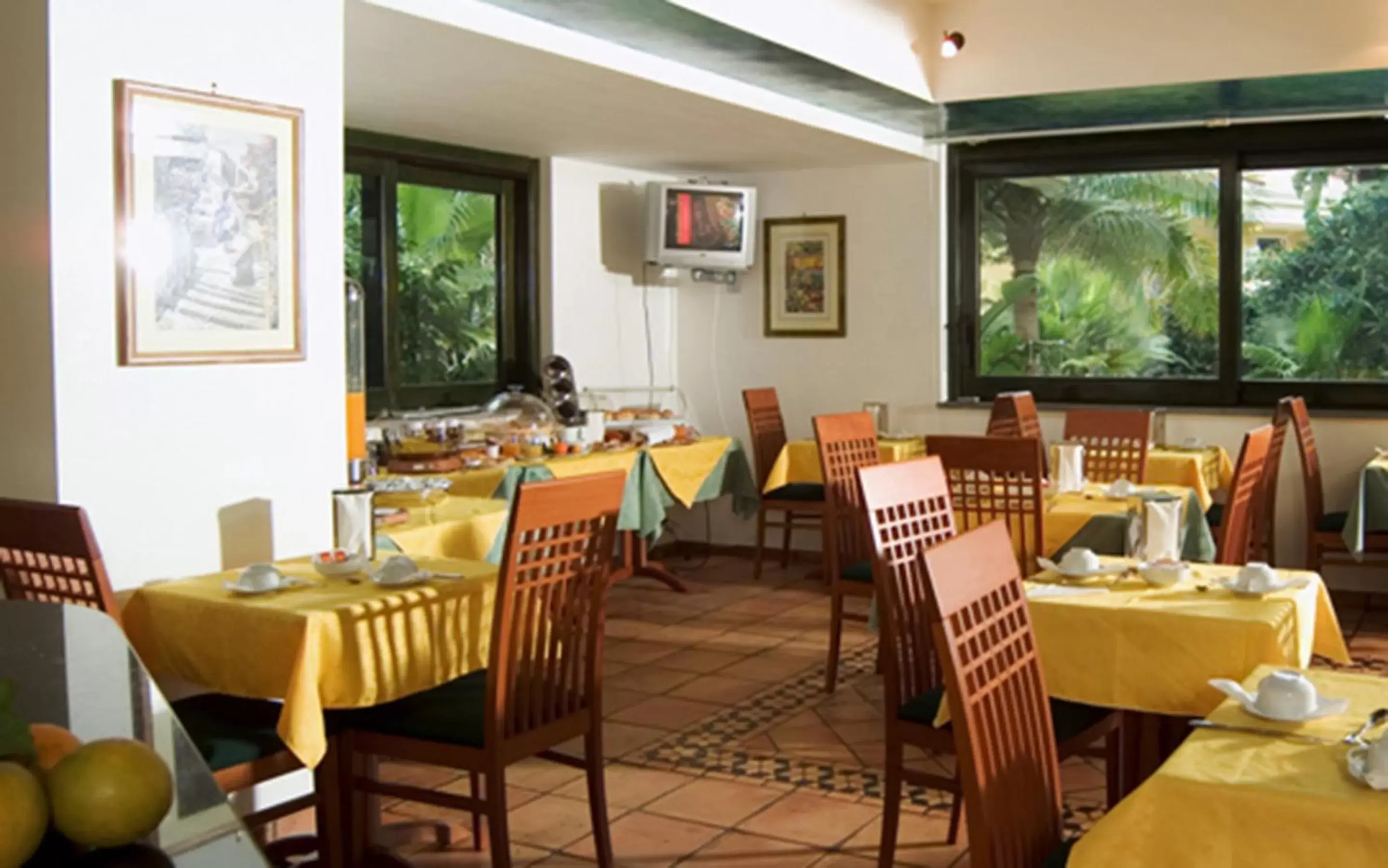 Lounge or bar, Restaurant/Places to Eat in Hotel Borgo Verde