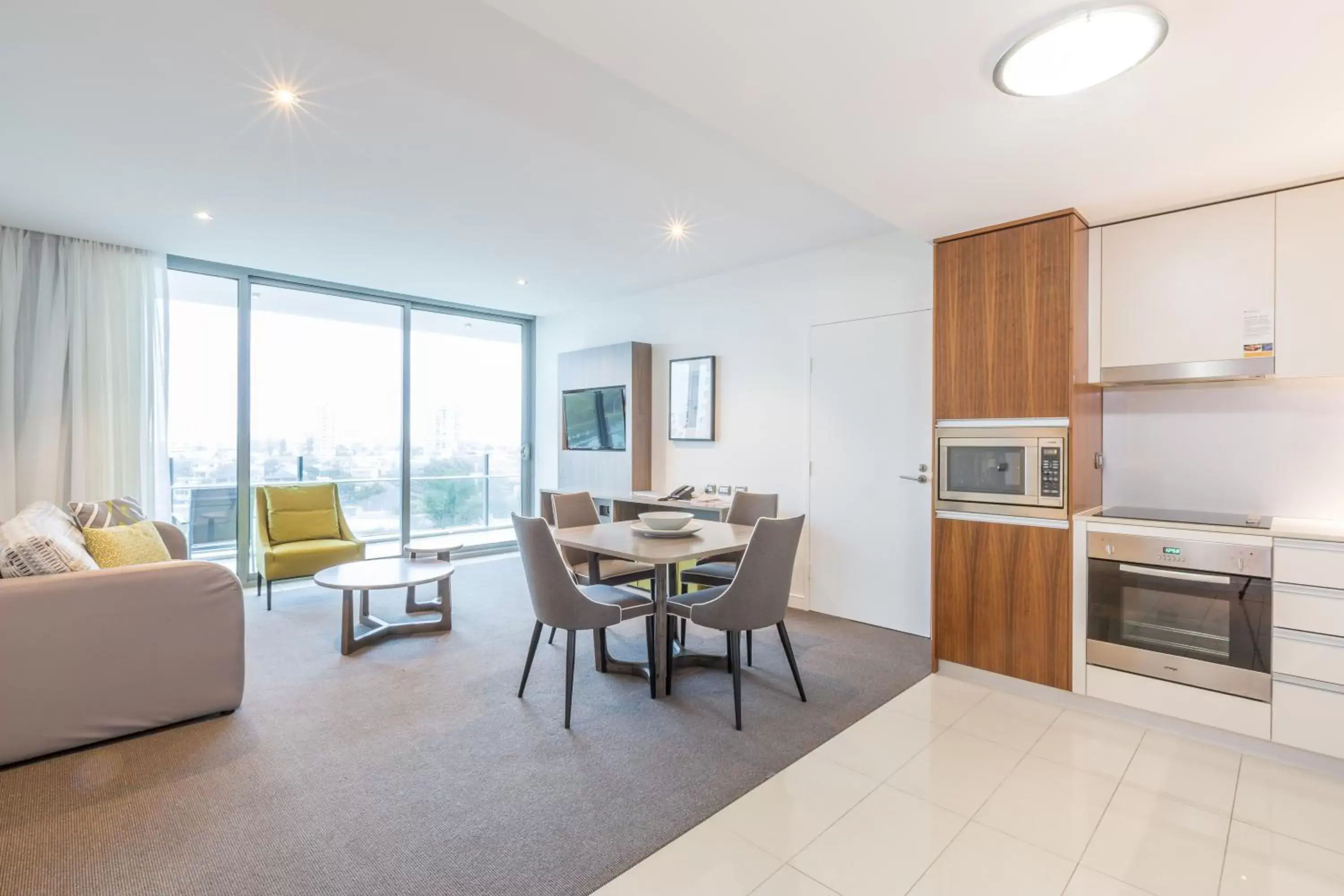 Living room, Dining Area in Wyndham Resort Surfers Paradise