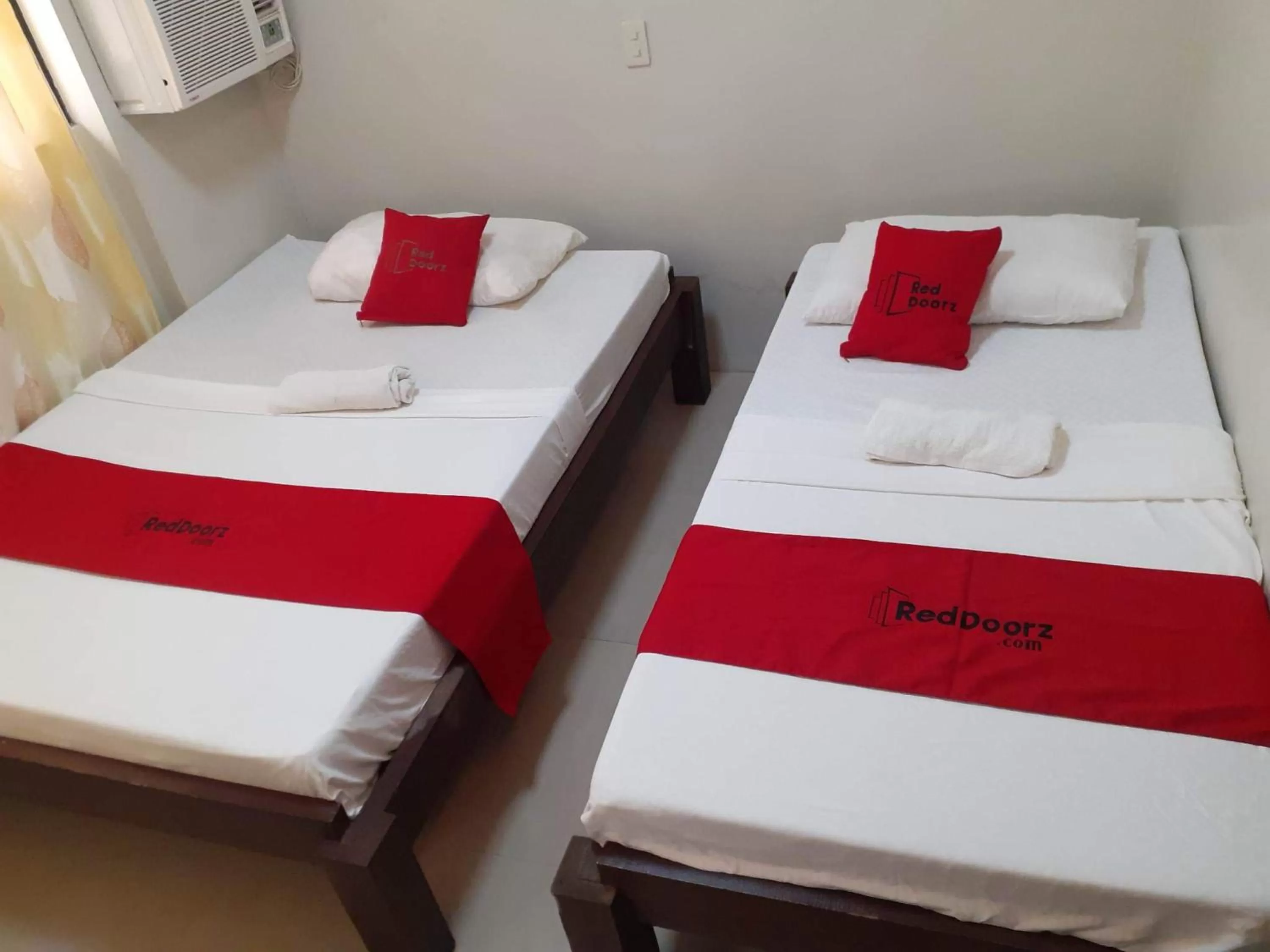 Bed in RedDoorz @ VP Inting Street