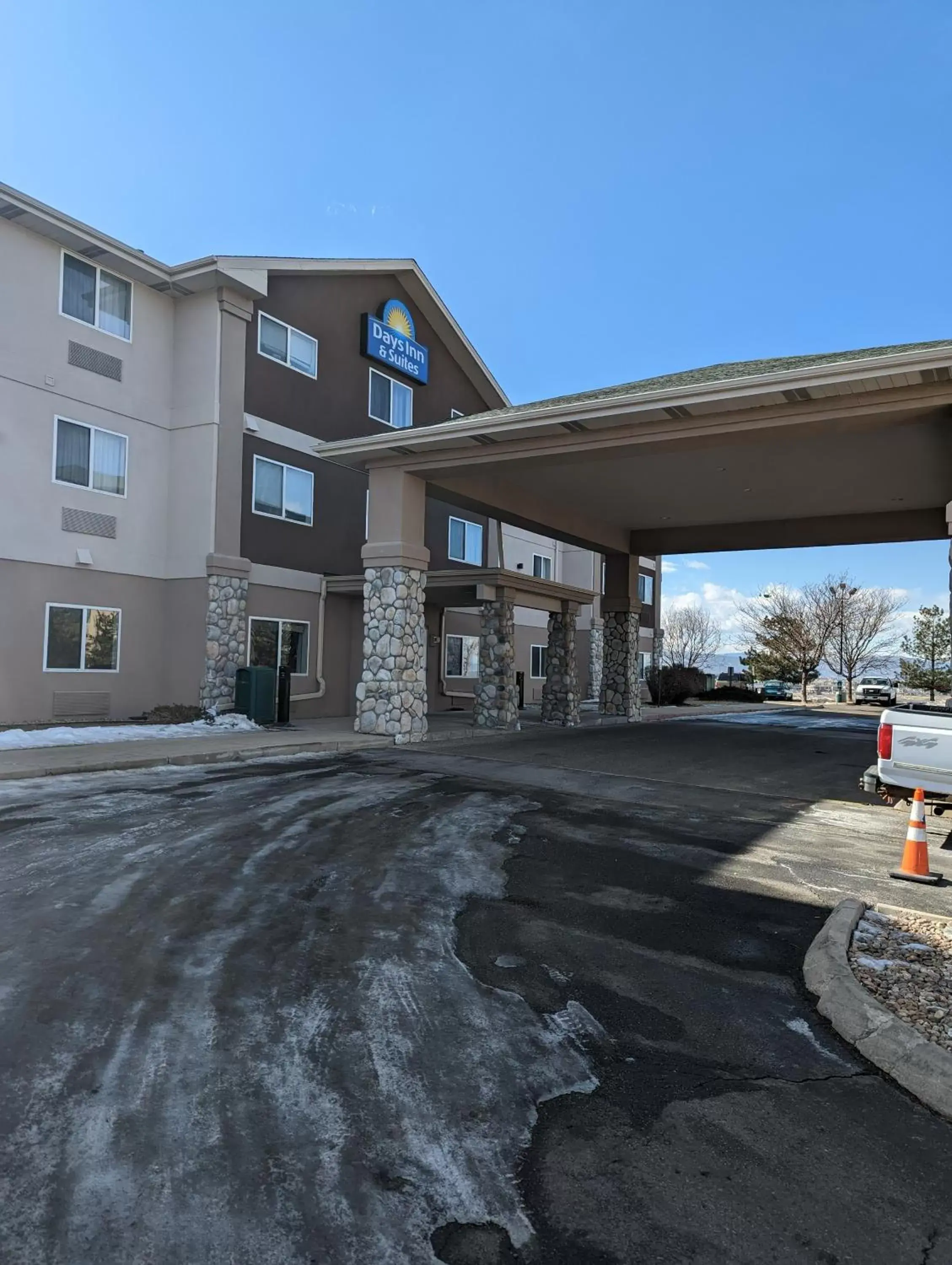 Facade/entrance, Property Building in Days Inn & Suites by Wyndham Castle Rock