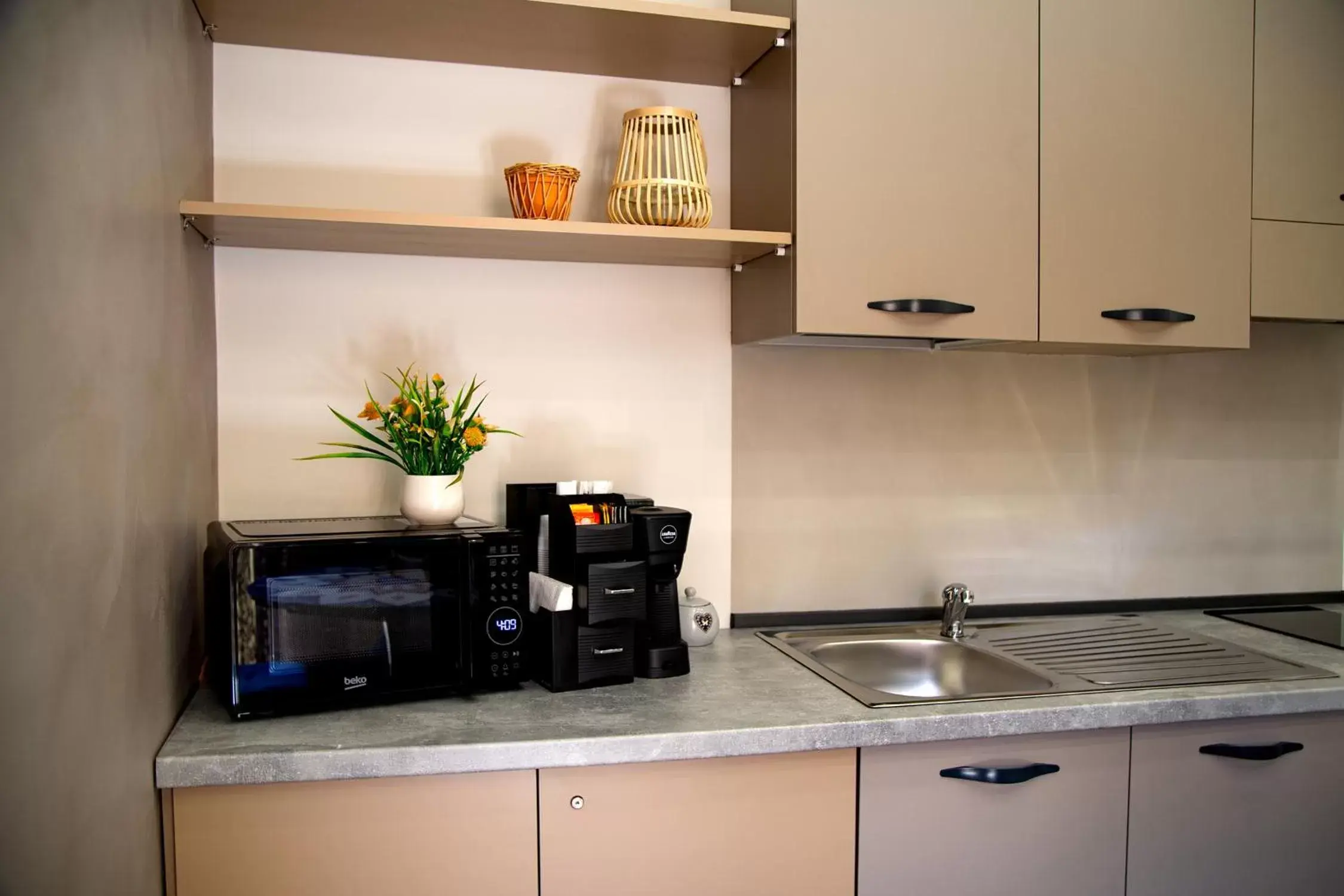 Coffee/tea facilities, Kitchen/Kitchenette in Fiore dei Templi - luxury suite experience