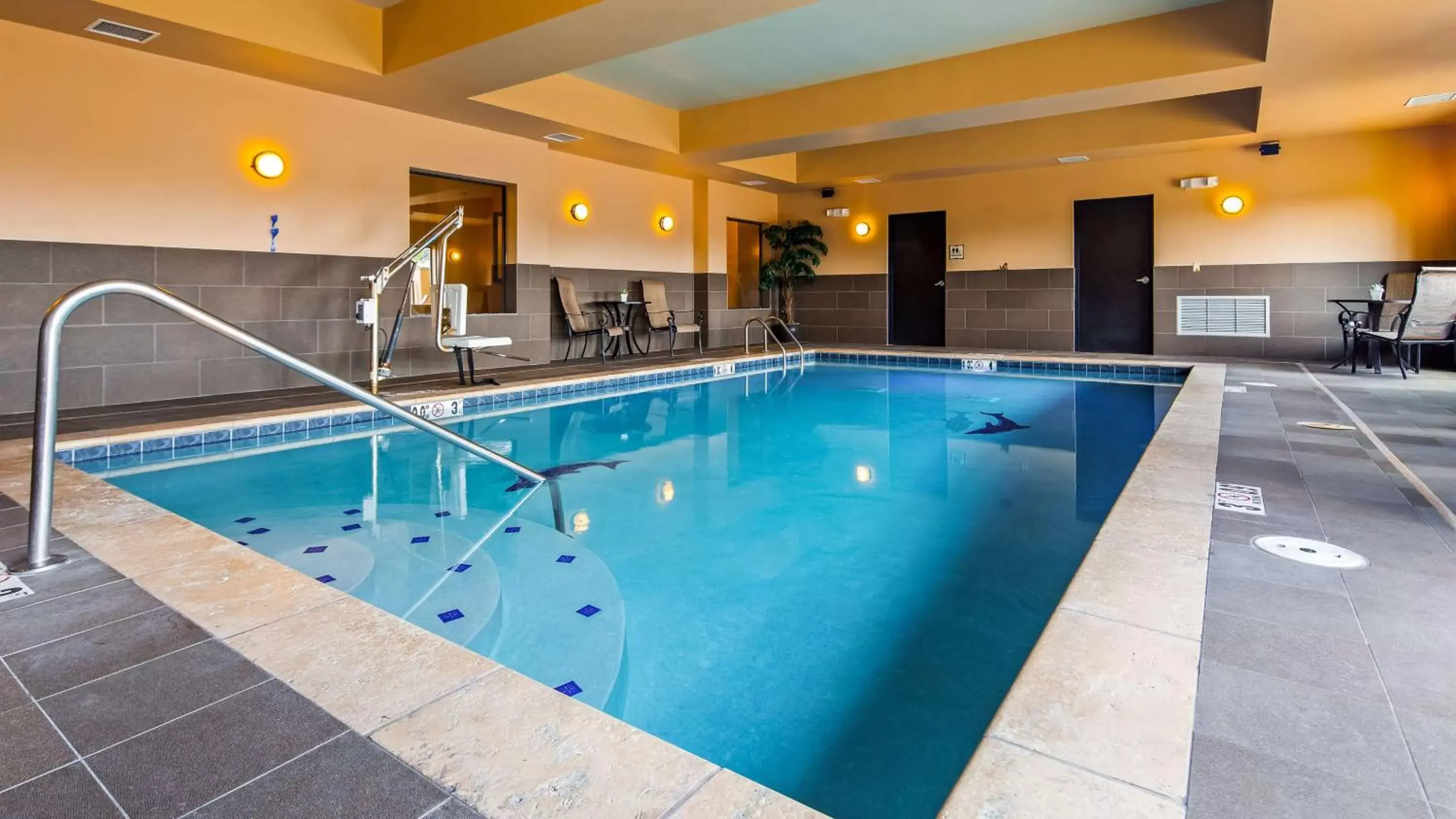On site, Swimming Pool in Best Western Plus Tupelo Inn & Suites
