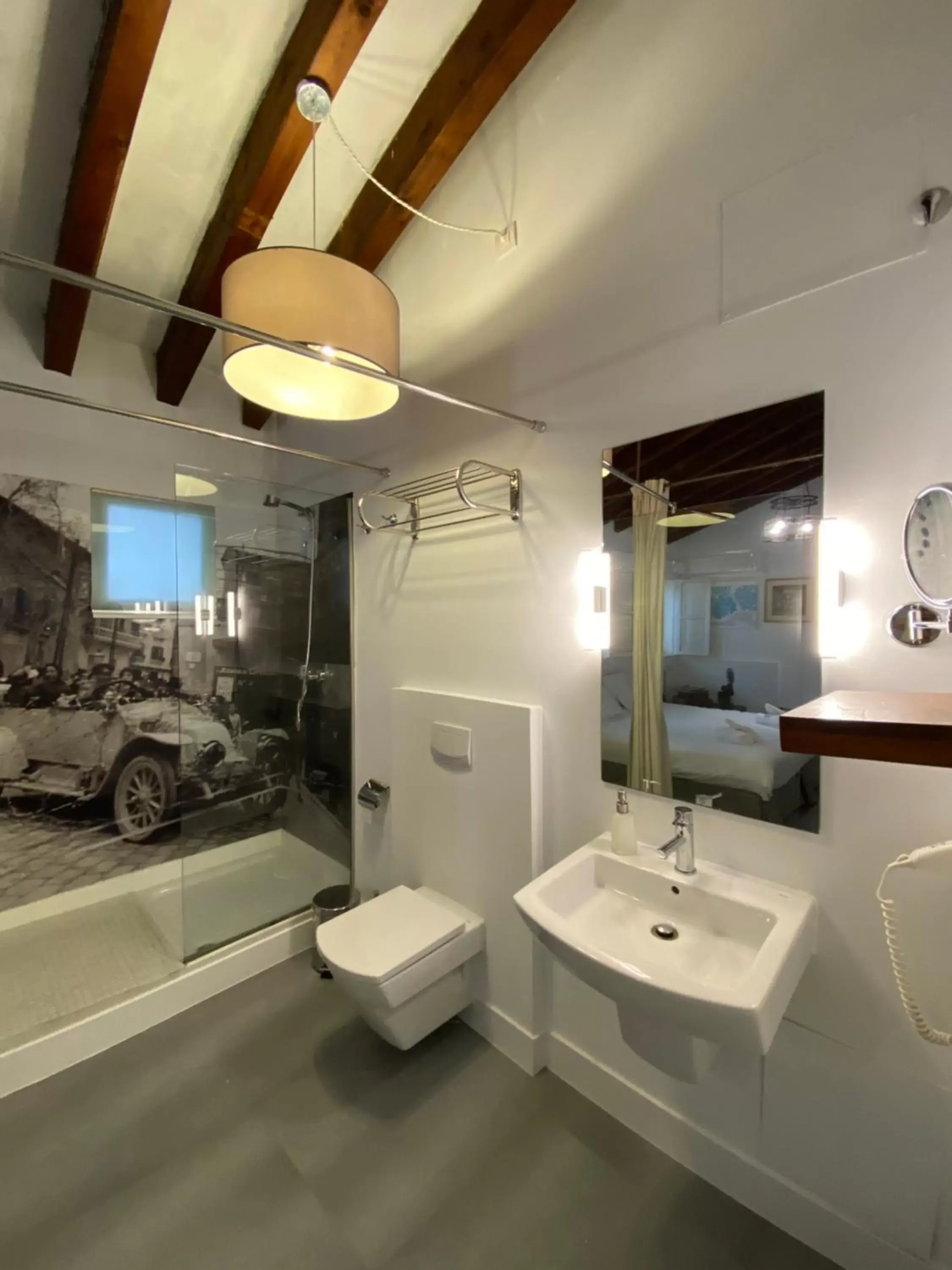 Bathroom in Antiguo Brondo Selfcheck-in Smart Rooms