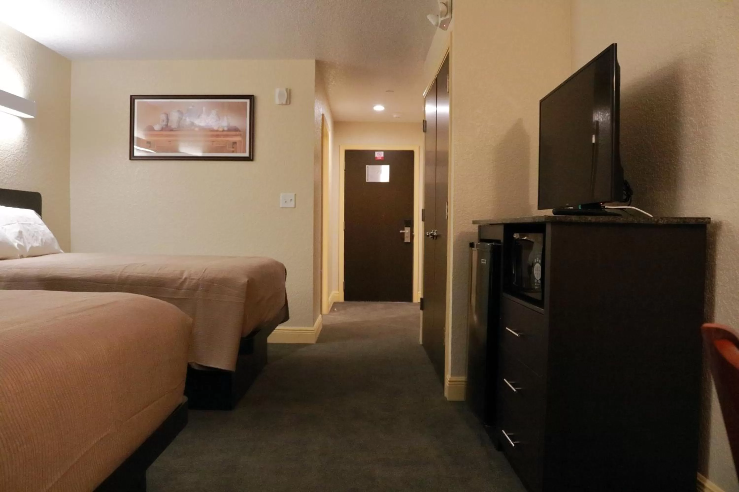 Photo of the whole room in Pioneer Inn