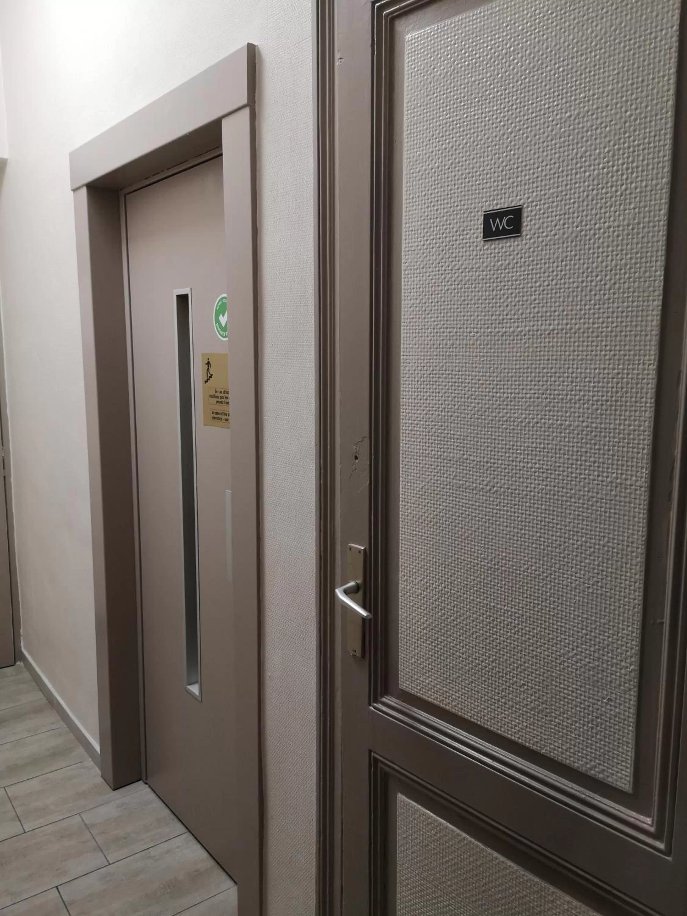 Property building in Hôtel Les Acteurs